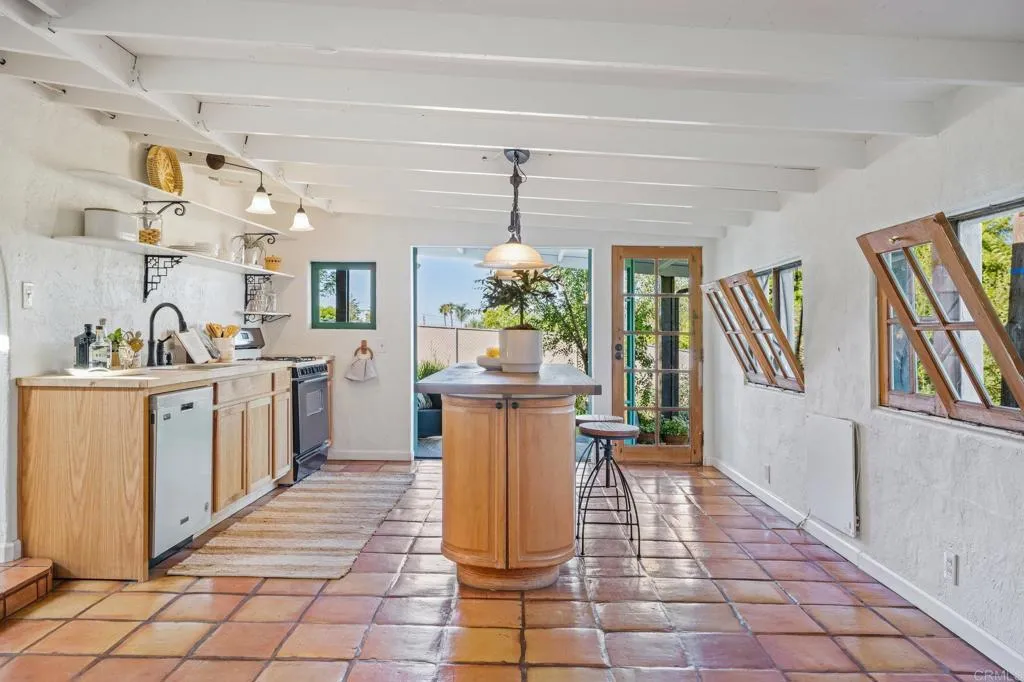 476 Mar Vista Drive