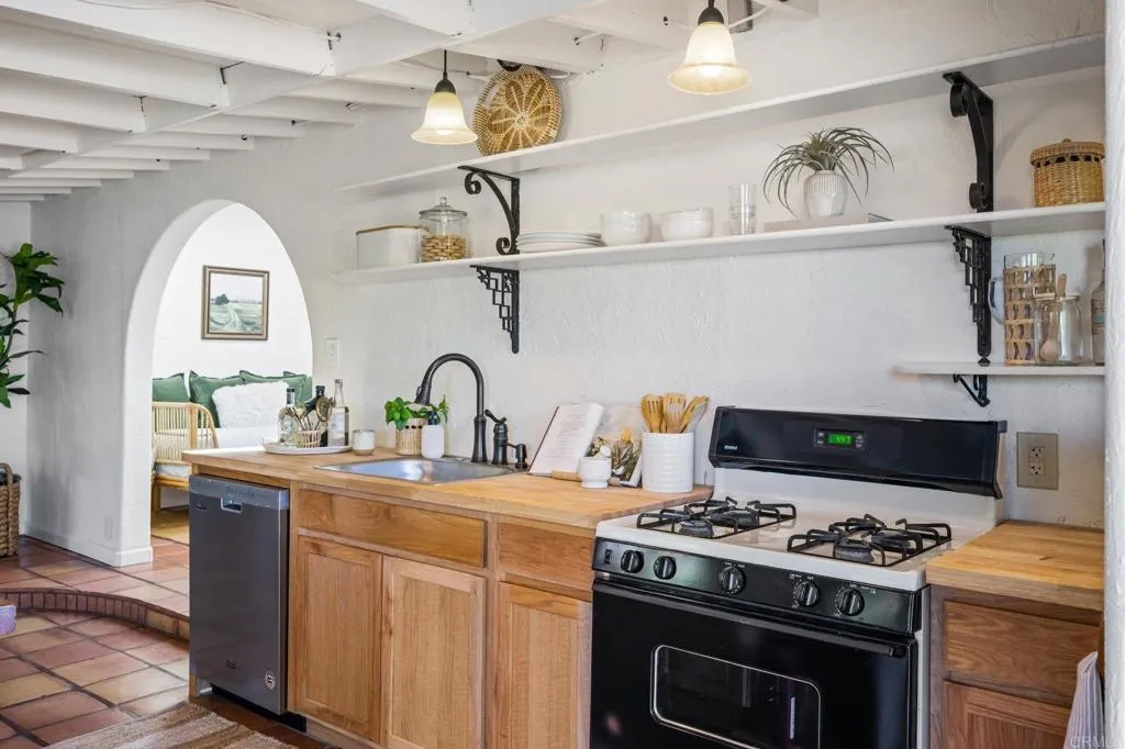 476 Mar Vista Drive