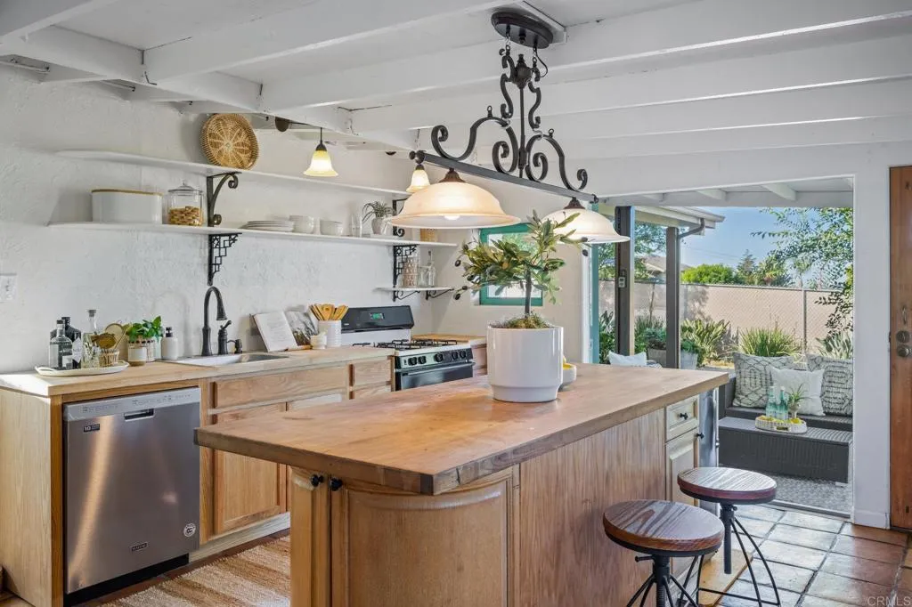476 Mar Vista Drive