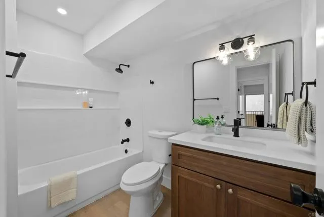 2347 Caringa Way Unit 4