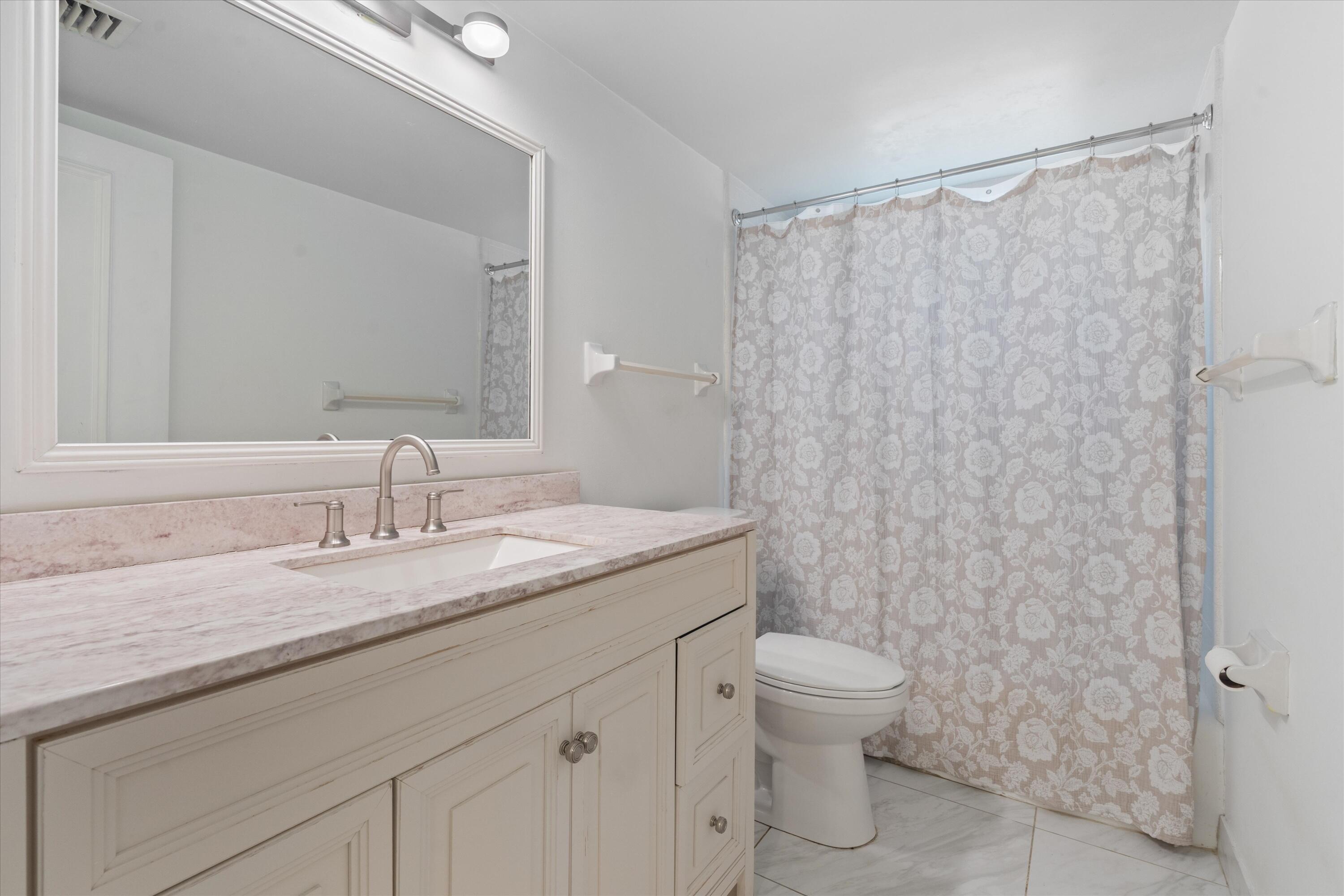 1015 Ingraham Avenue 9