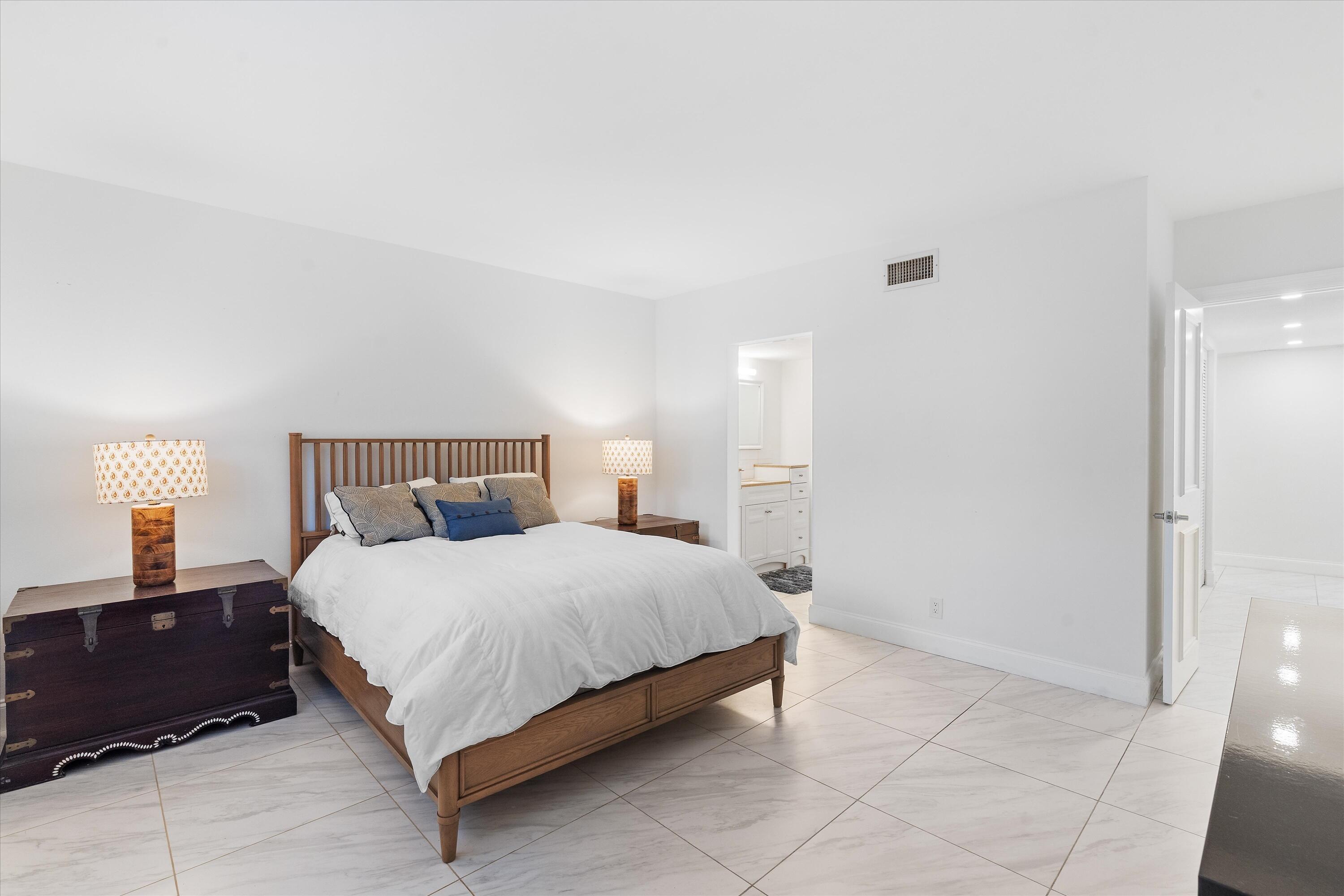 1015 Ingraham Avenue 9