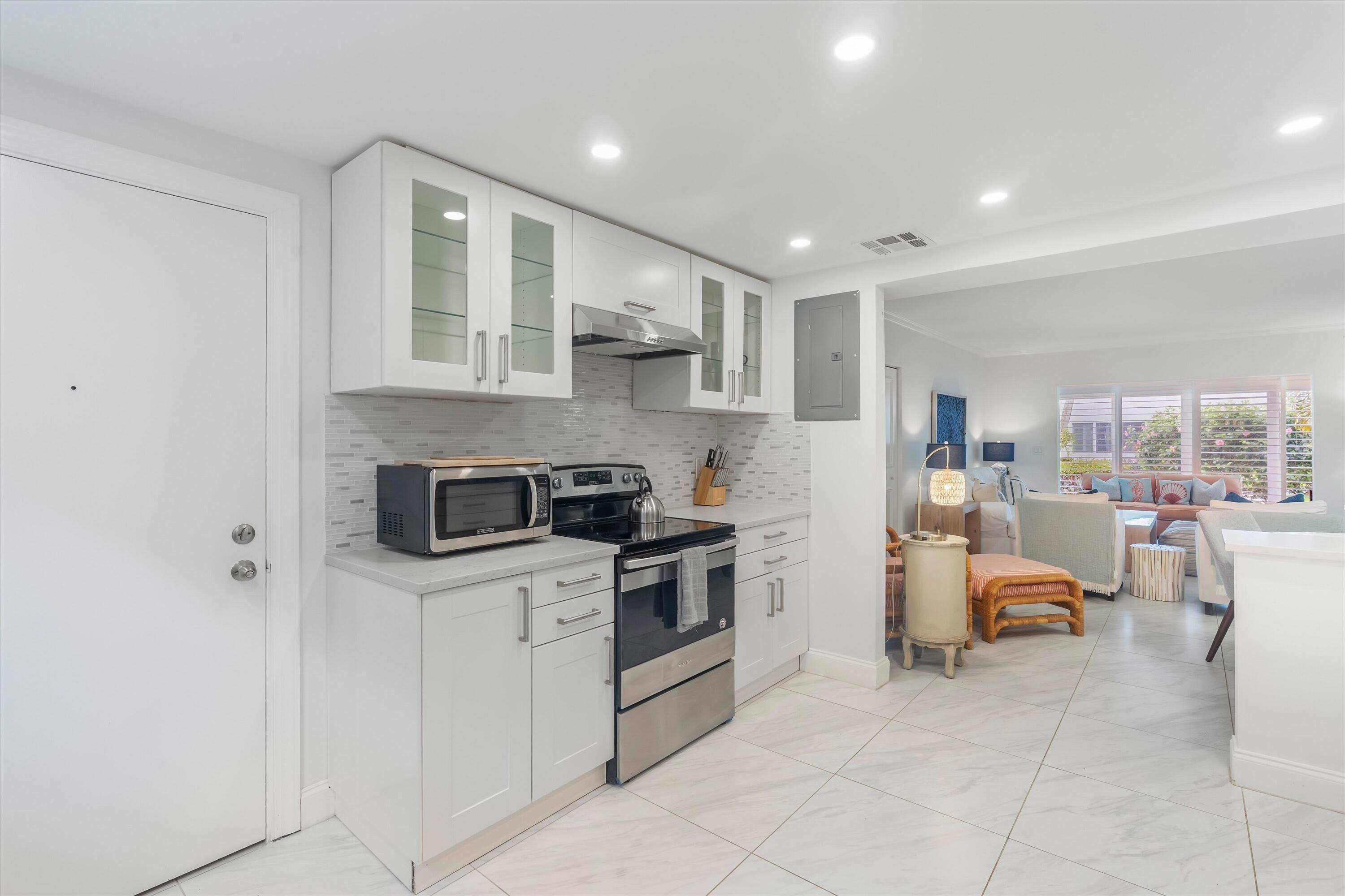 1015 Ingraham Avenue 9