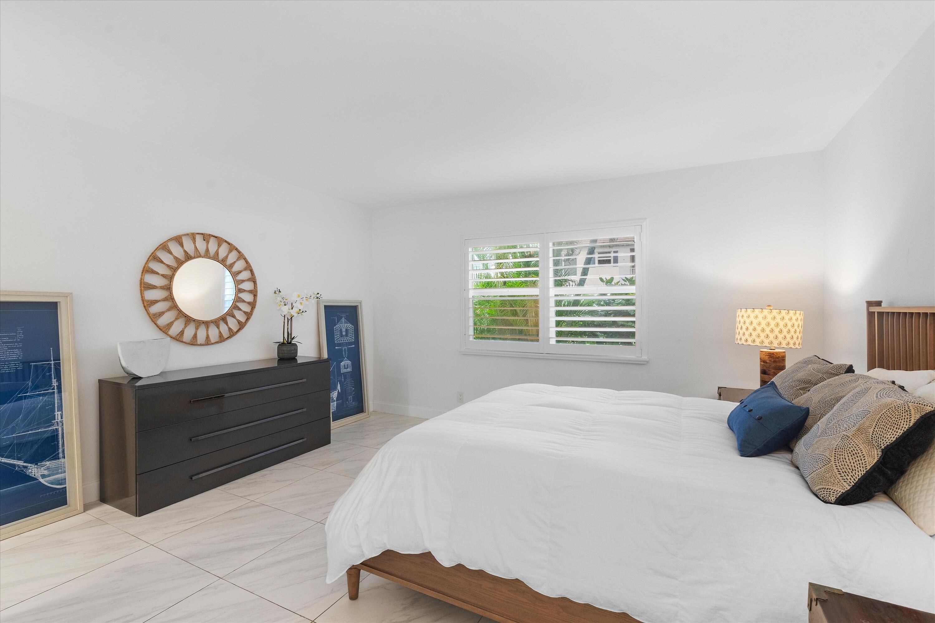 1015 Ingraham Avenue 9