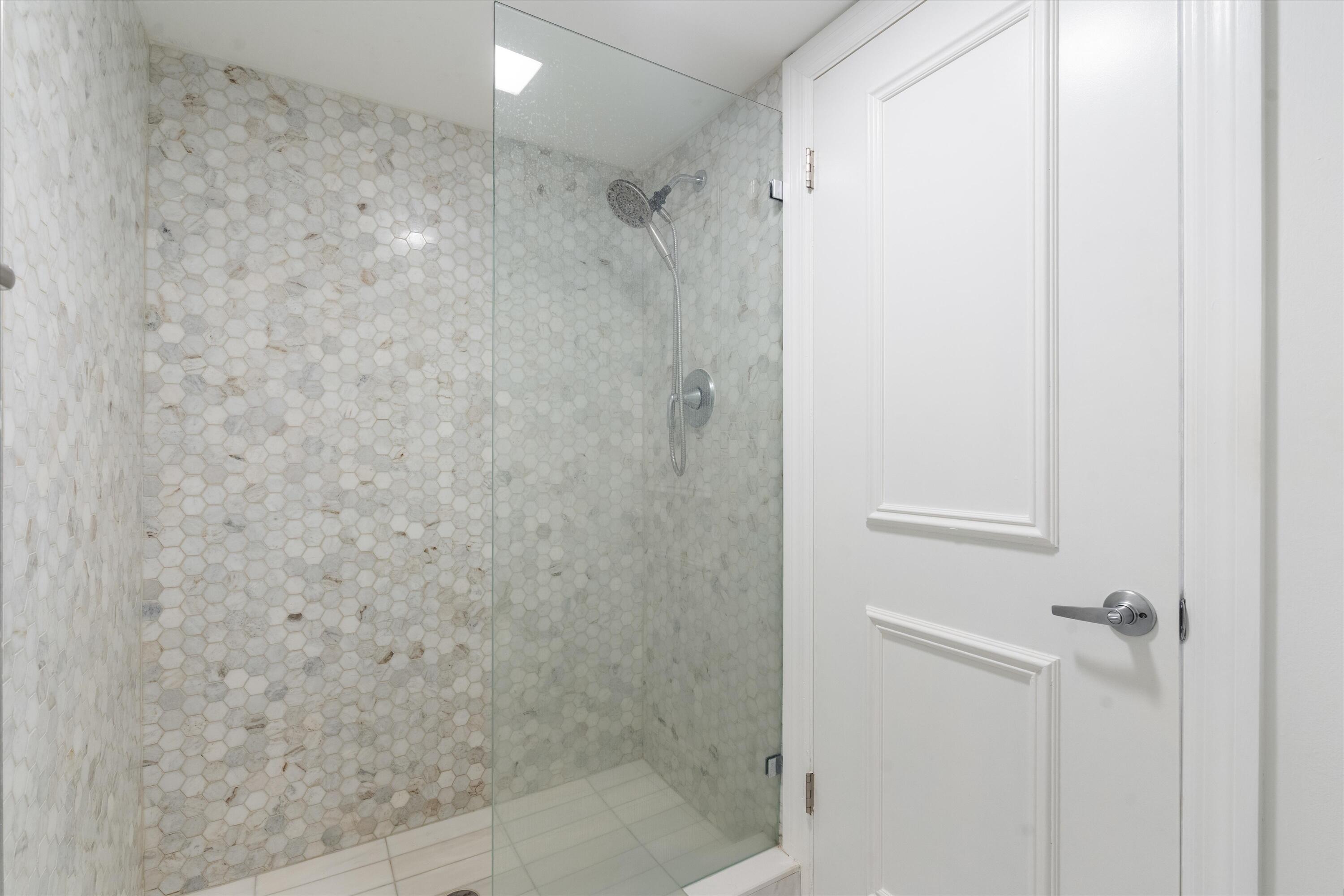 1015 Ingraham Avenue 9