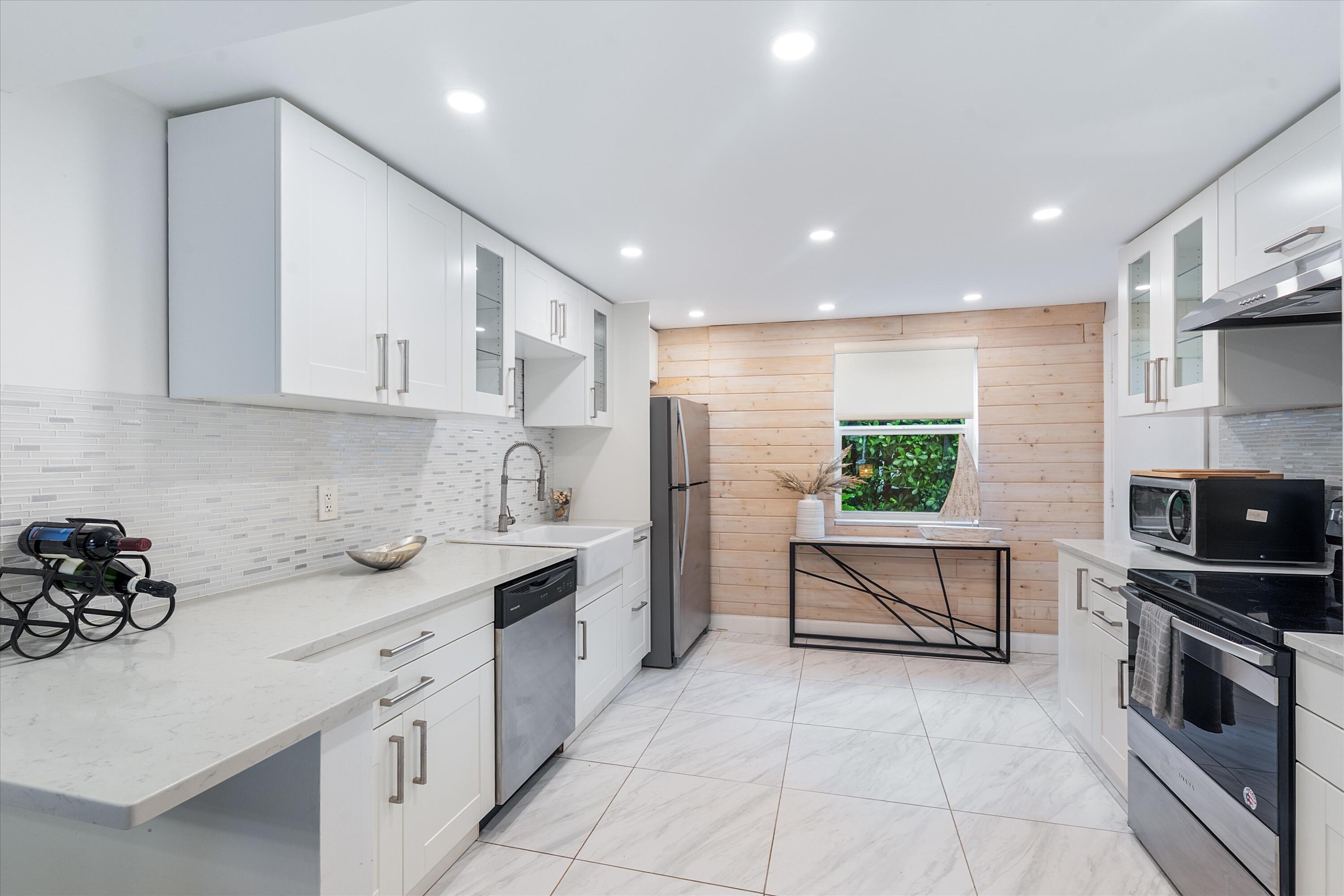 1015 Ingraham Avenue 9