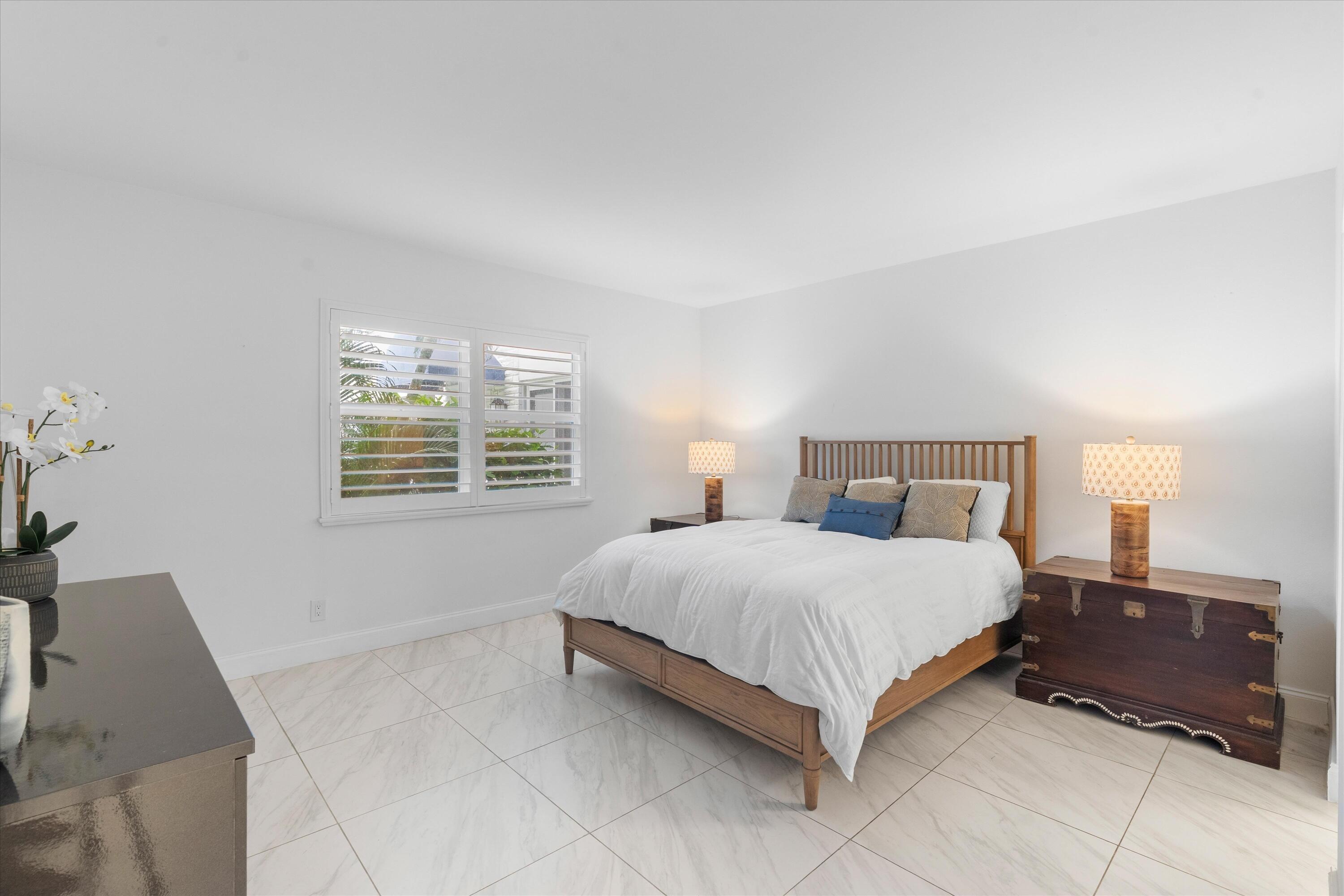 1015 Ingraham Avenue 9