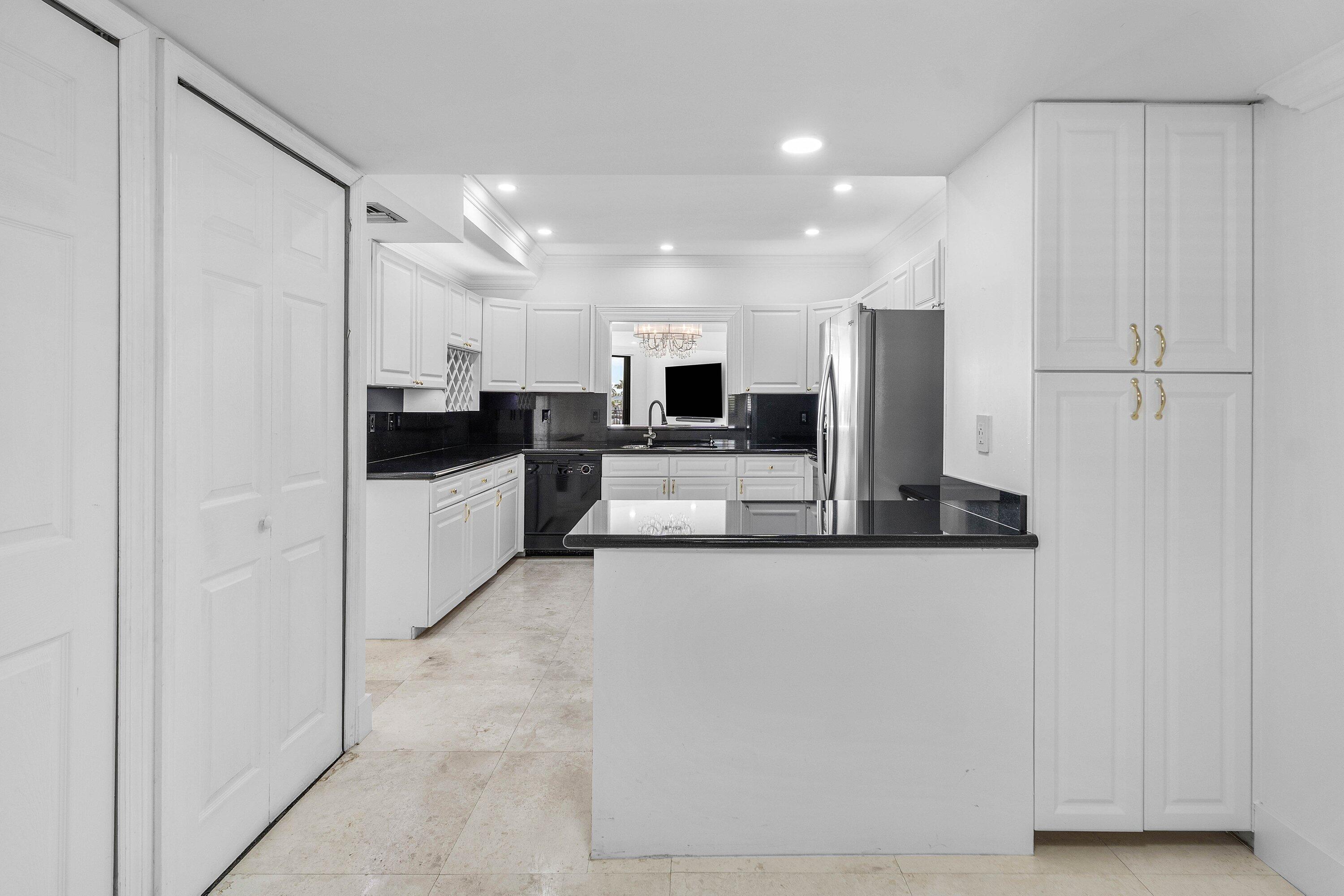 1035 S Federal Highway 211