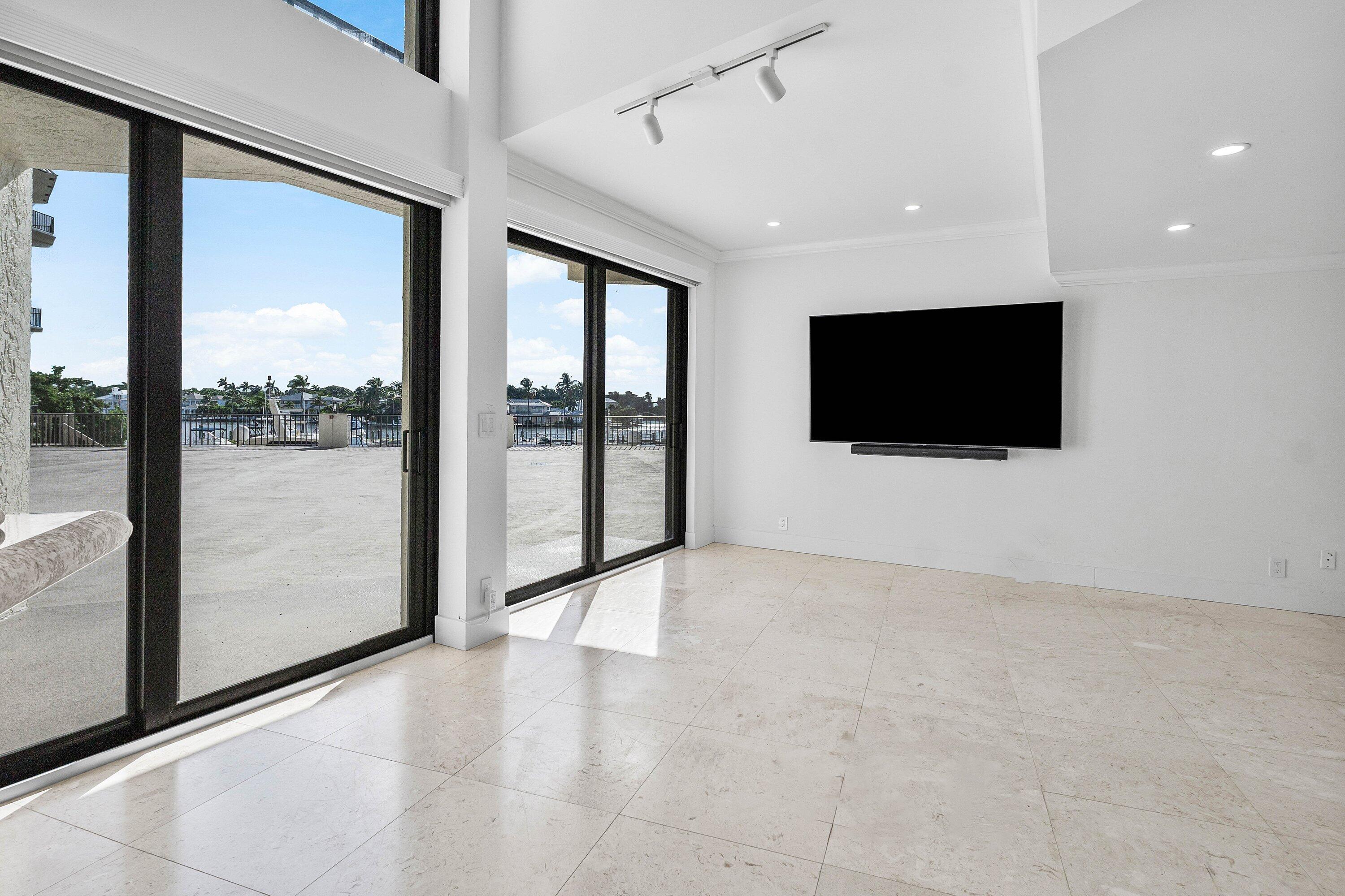 1035 S Federal Highway 211