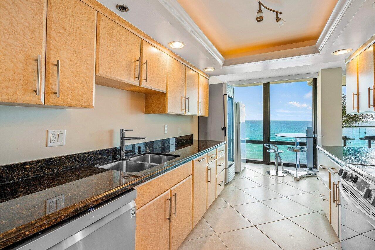 250 S Ocean Boulevard 10c