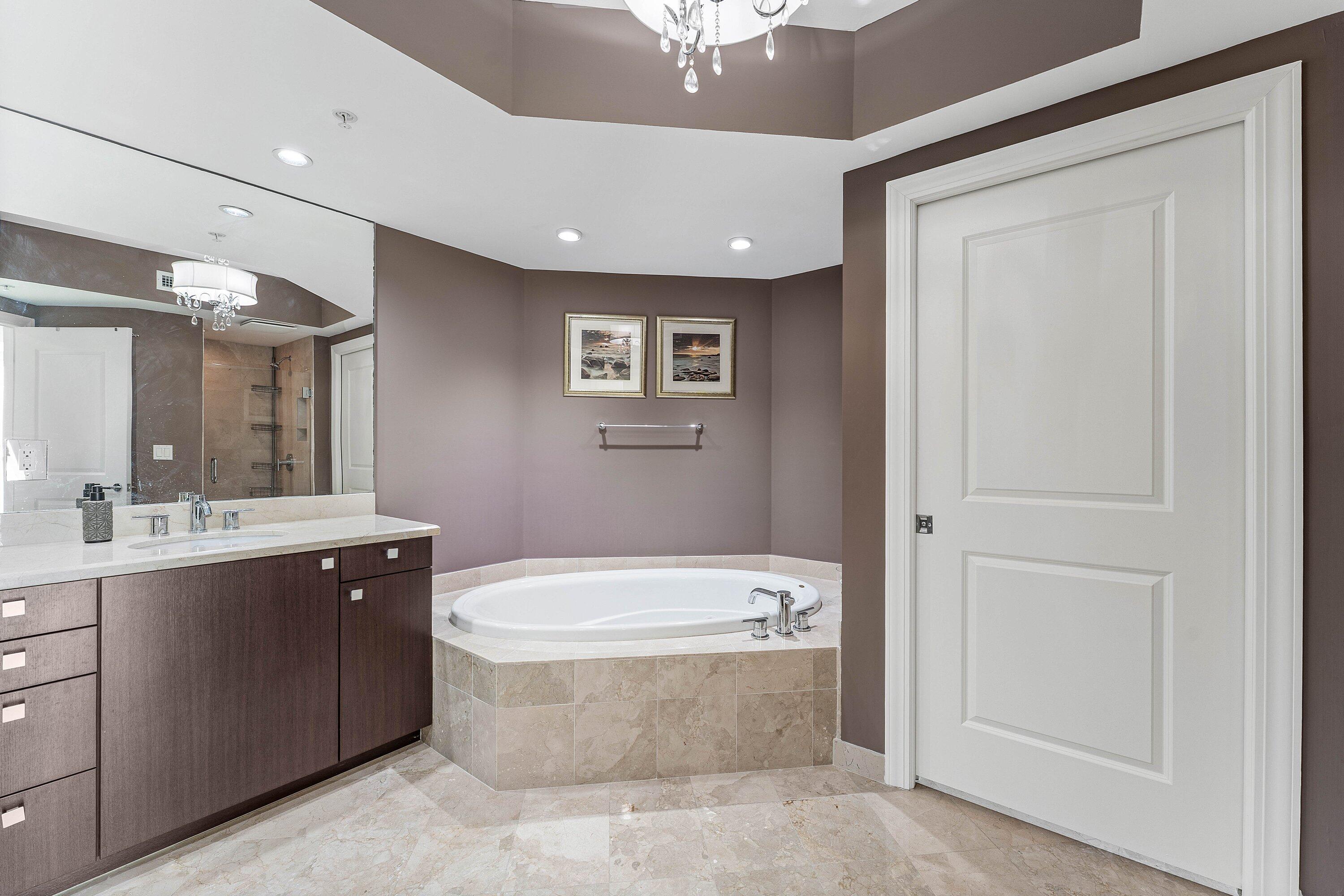 1 N Ocean Boulevard 806