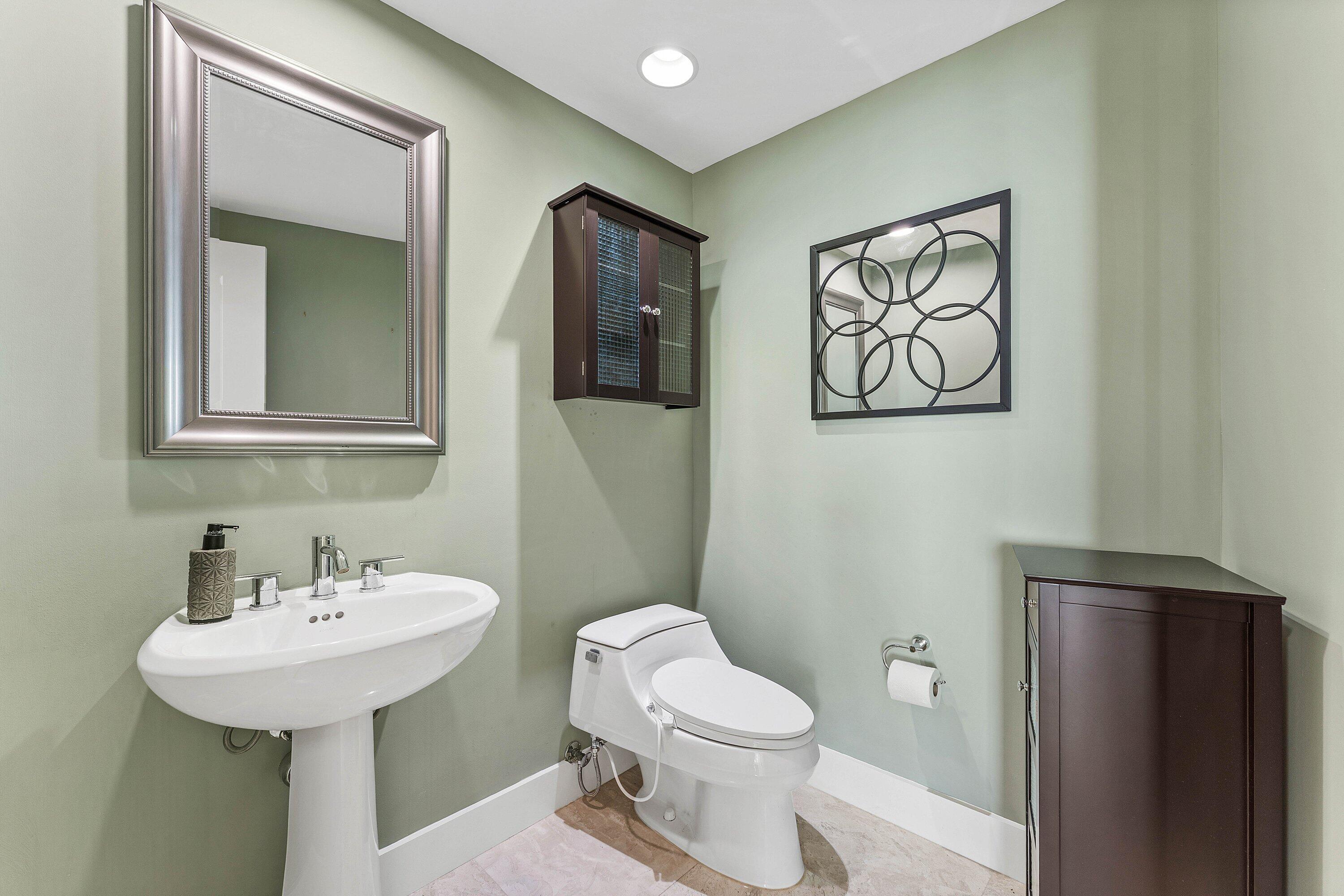 1 N Ocean Boulevard 806