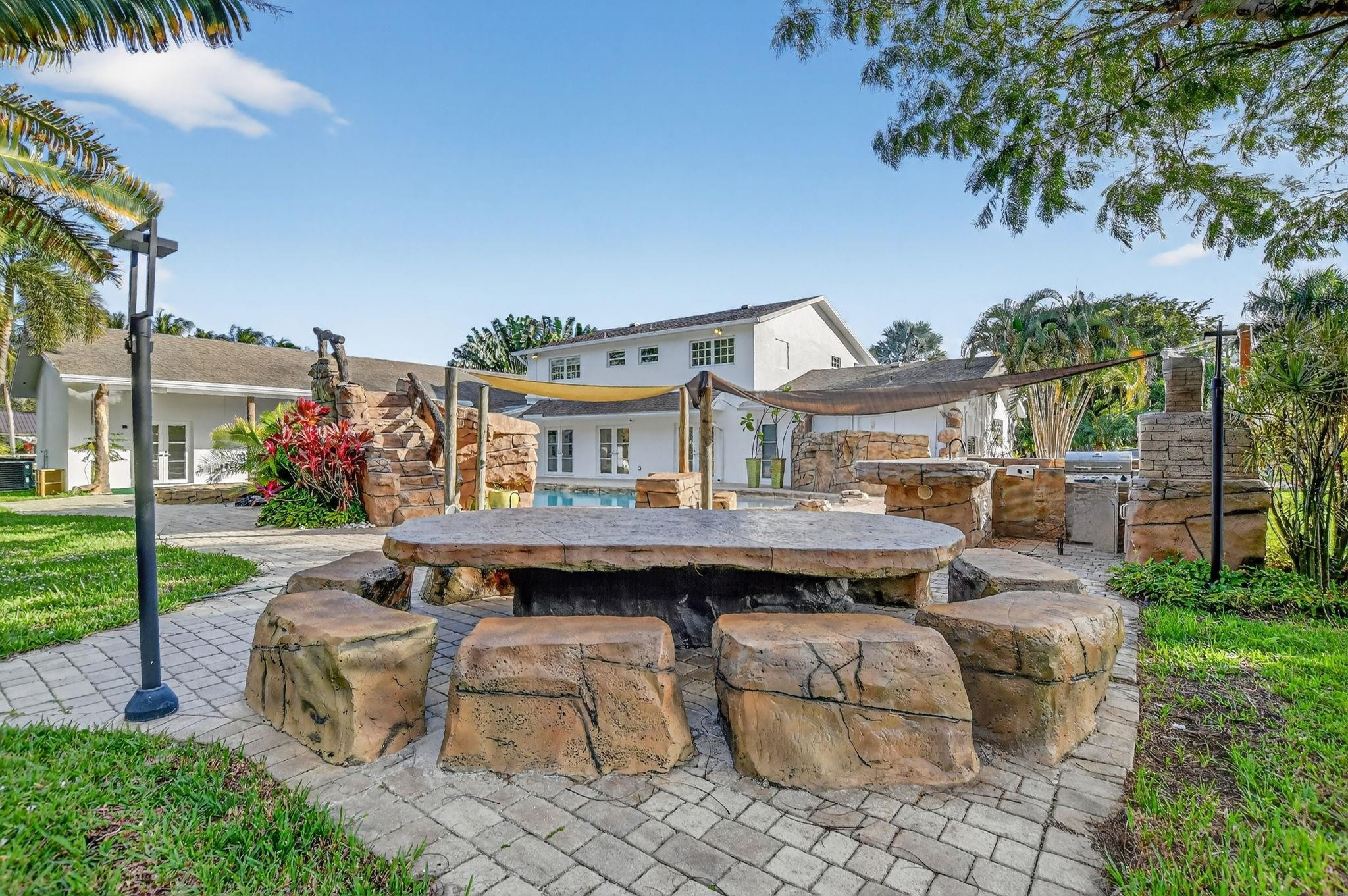 8233 Stagecoach Lane