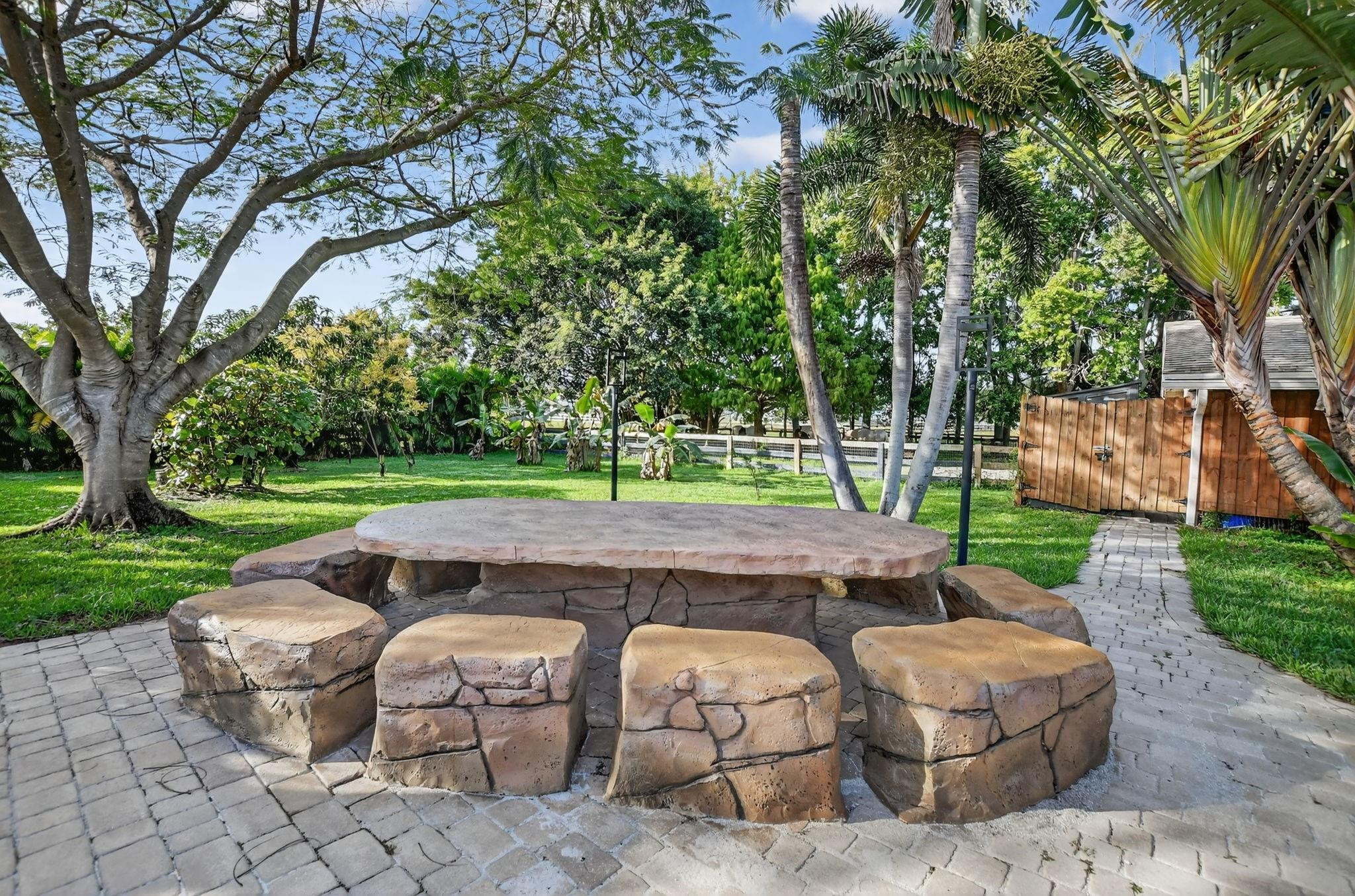8233 Stagecoach Lane