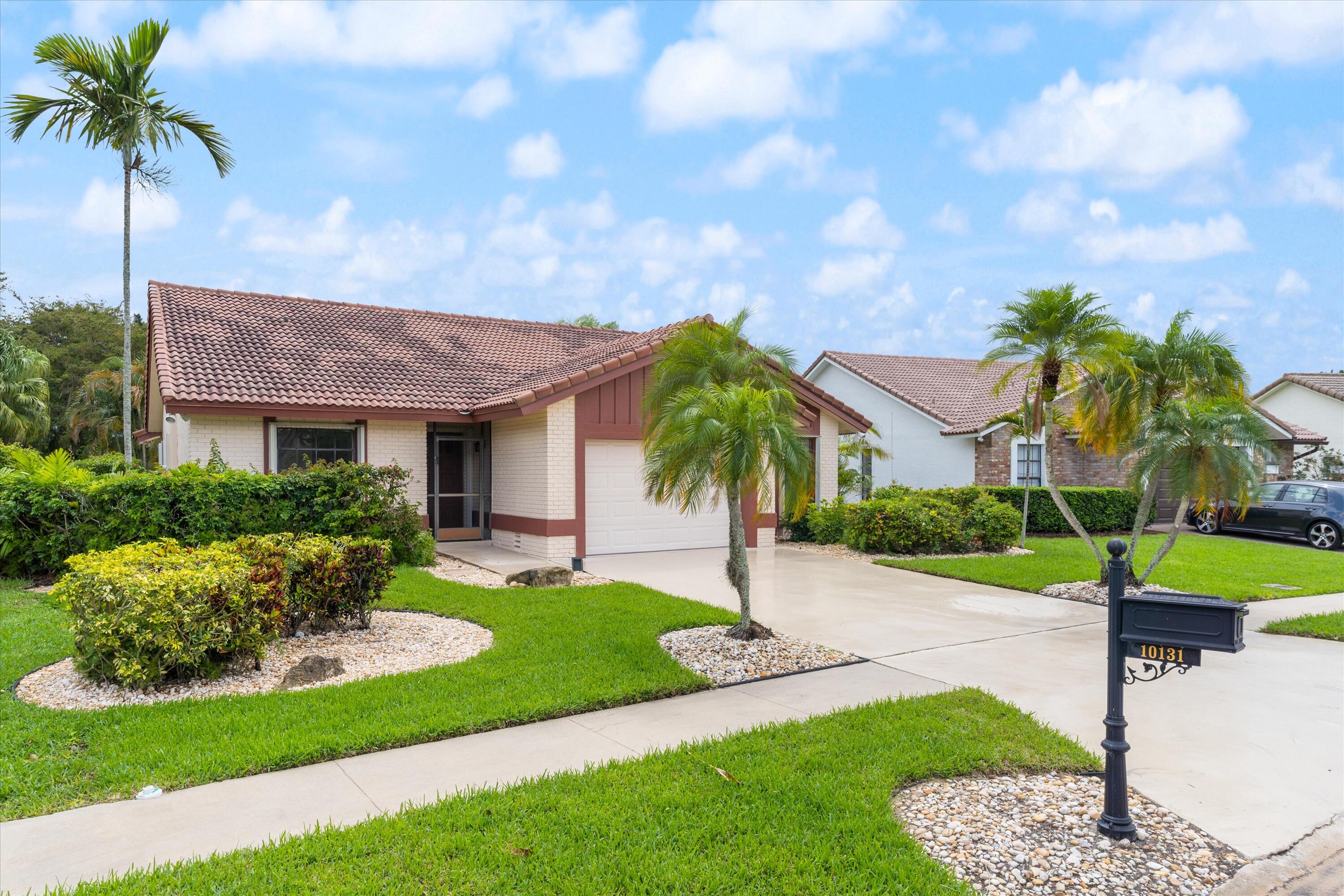 10131 Camelback Lane