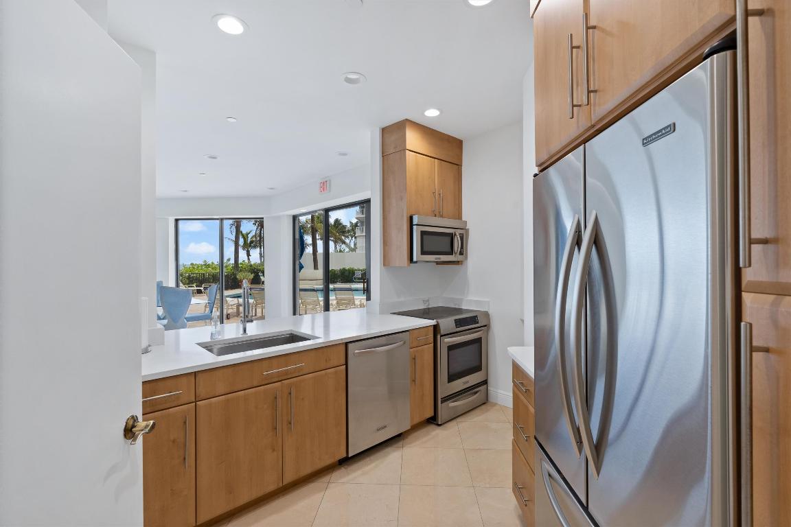 3201 S Ocean Boulevard 702