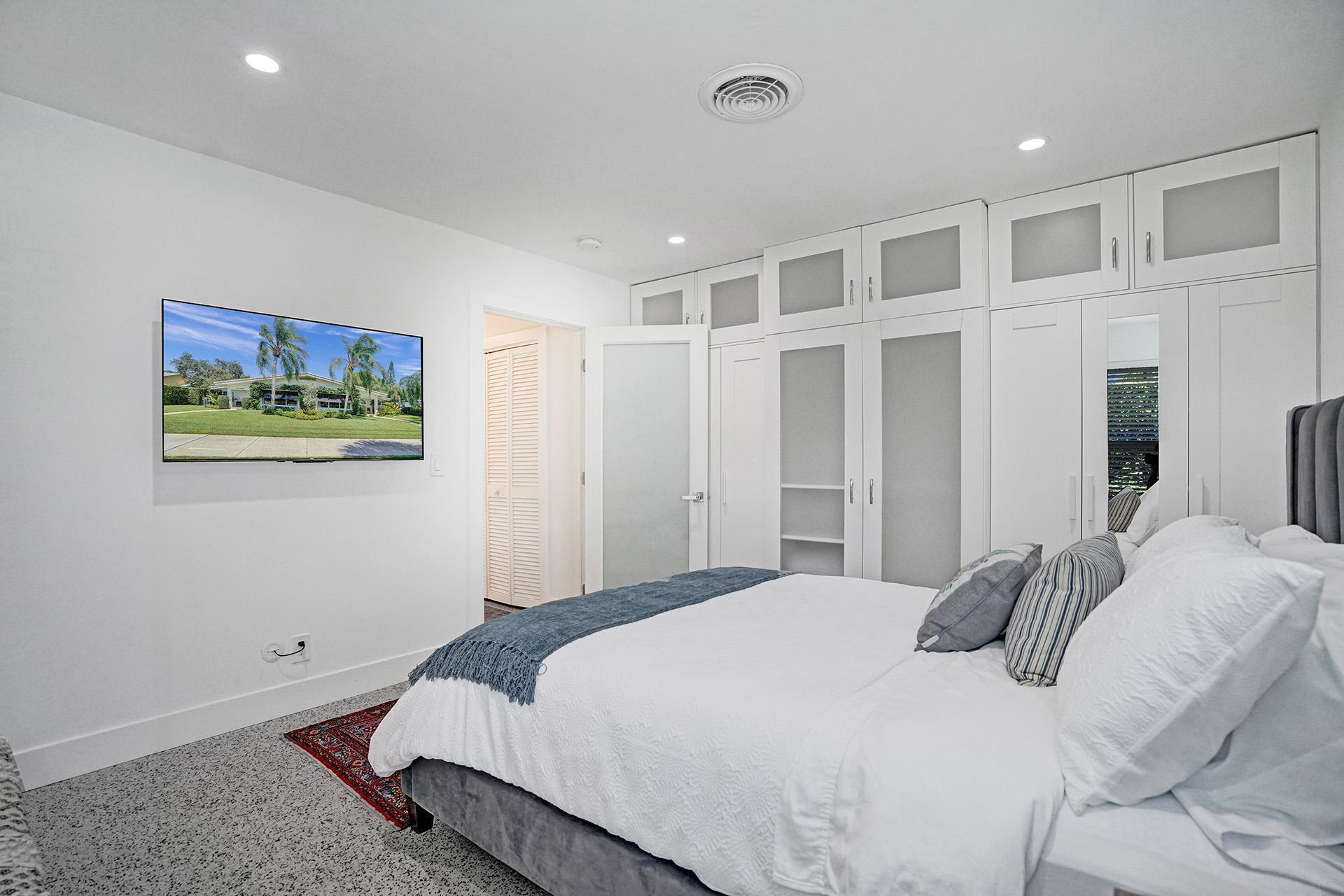 221 N Swinton Avenue