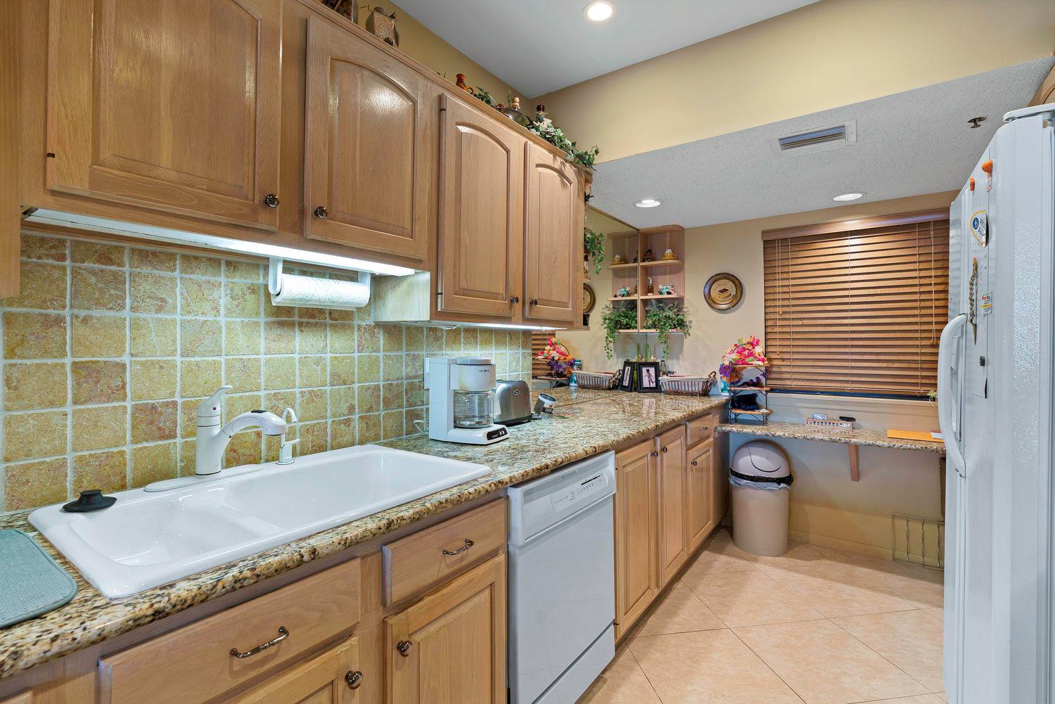 1035 S Federal Highway 409