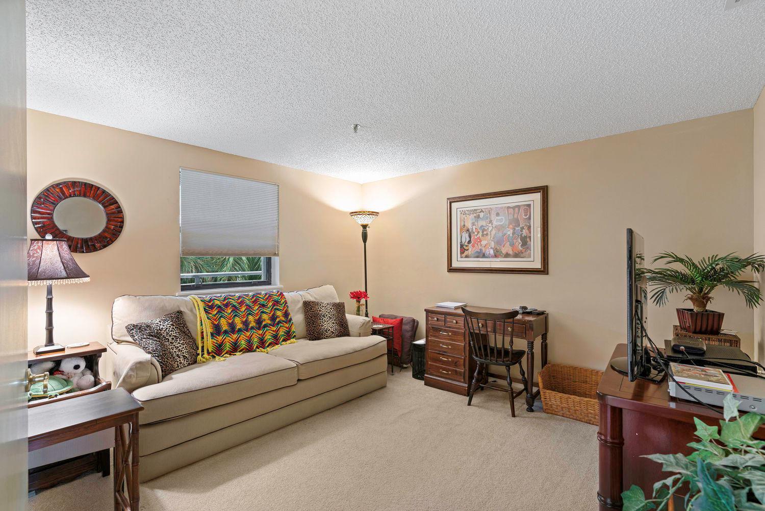 1035 S Federal Highway 409