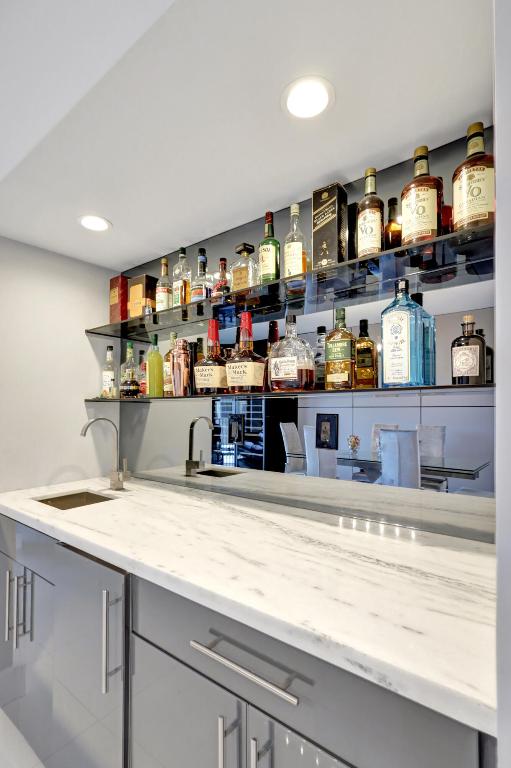 1035 S Federal Highway Ph 6