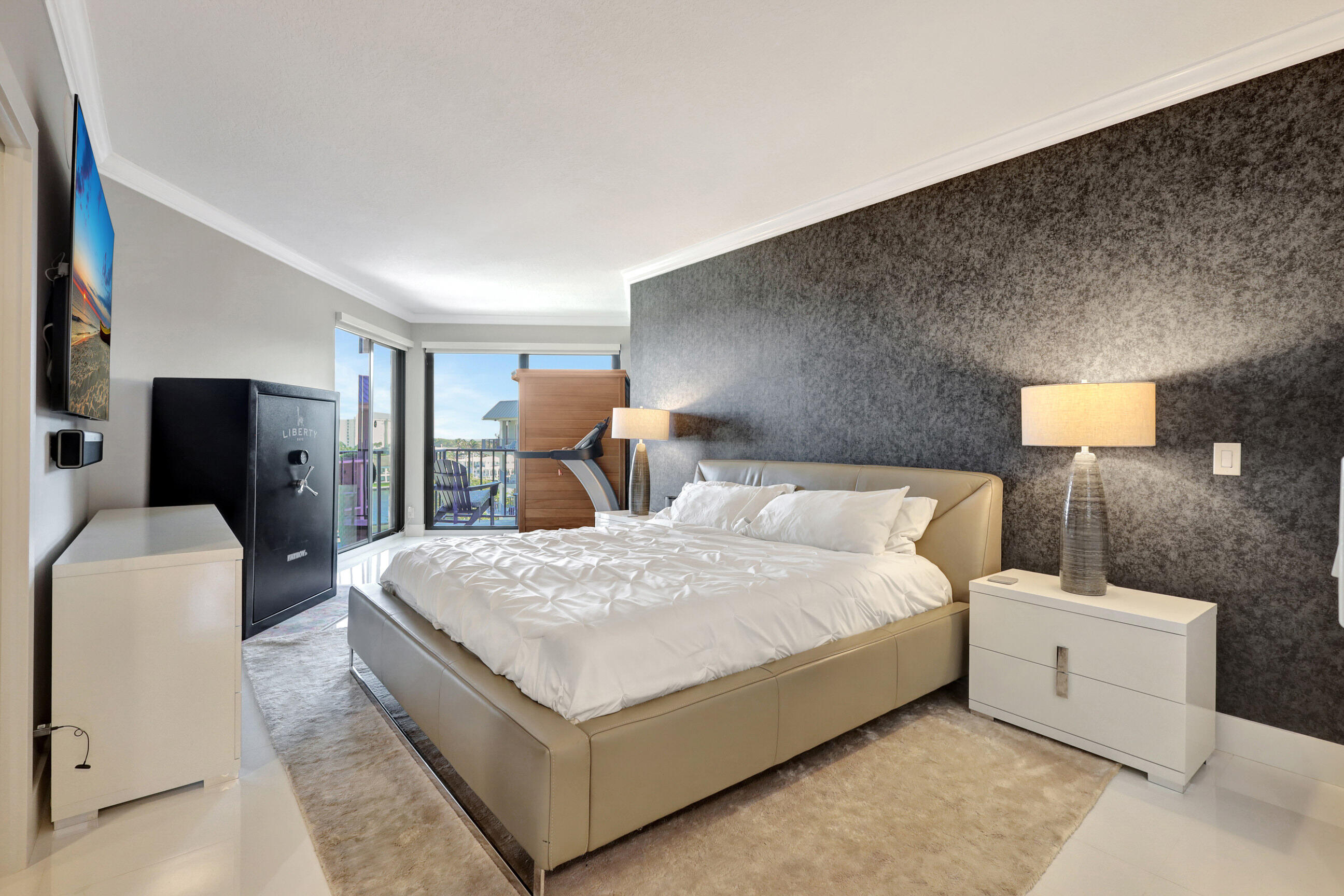 1035 S Federal Highway Ph 6