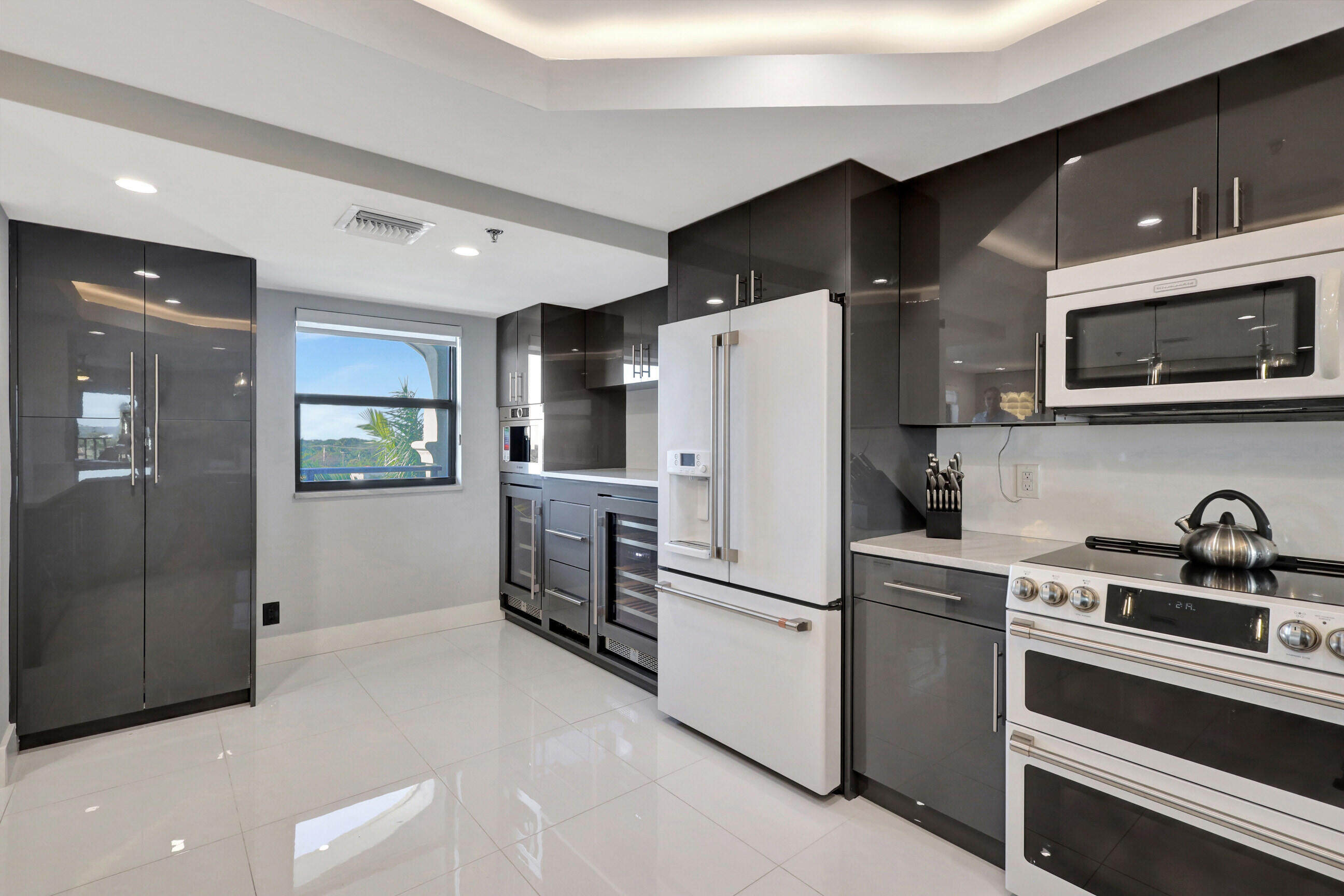 1035 S Federal Highway Ph 6