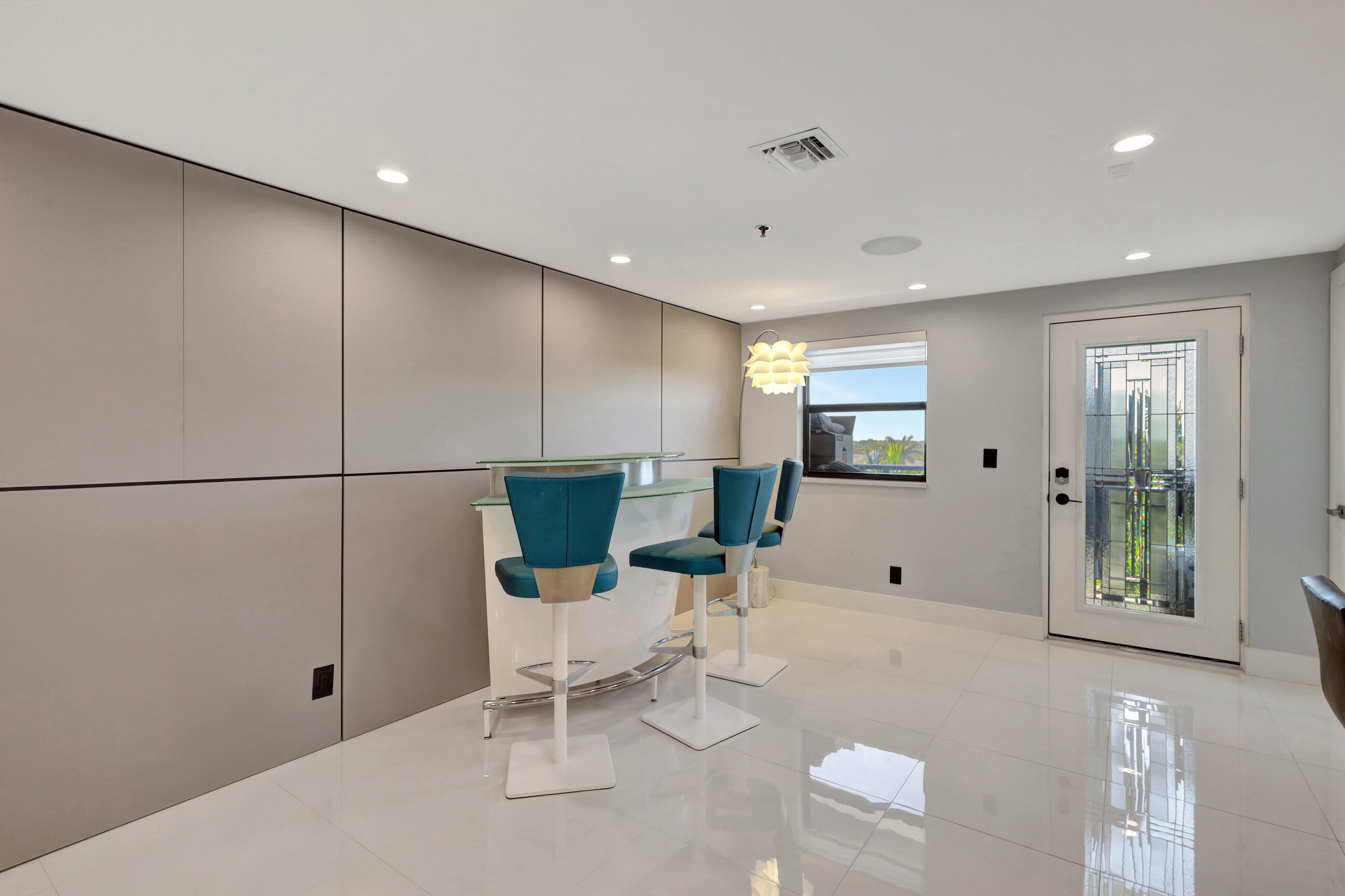 1035 S Federal Highway Ph 6