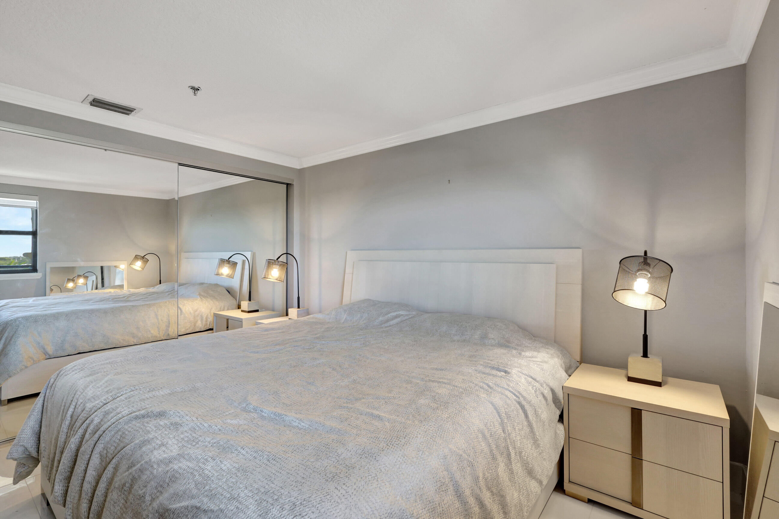 1035 S Federal Highway Ph 6