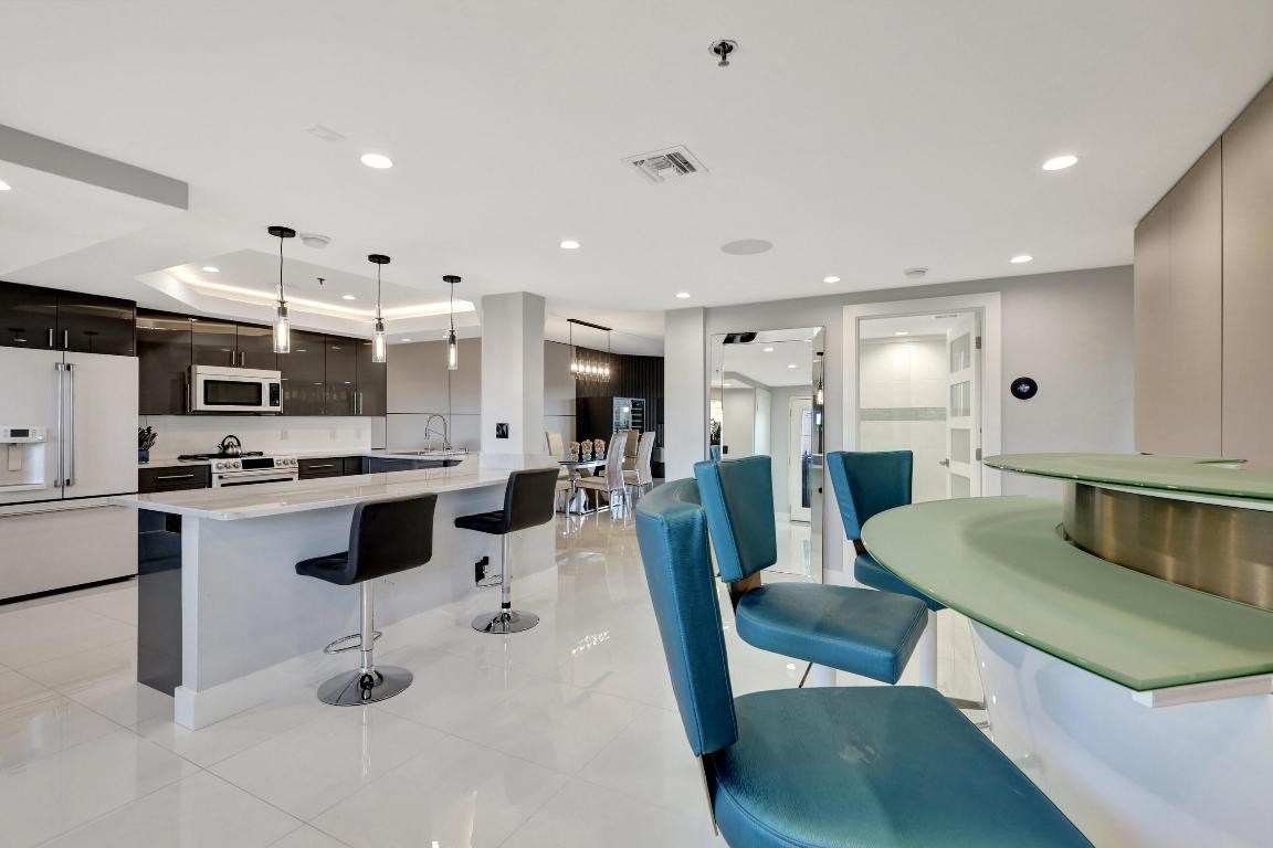 1035 S Federal Highway Ph 6