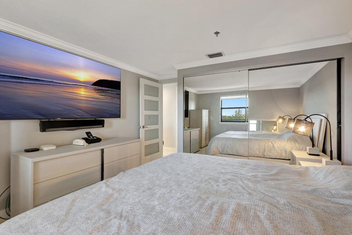 1035 S Federal Highway Ph 6