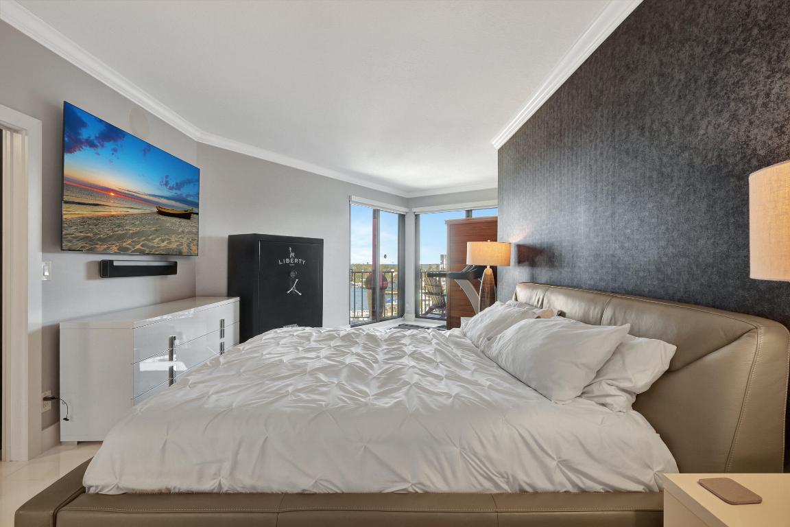 1035 S Federal Highway Ph 6