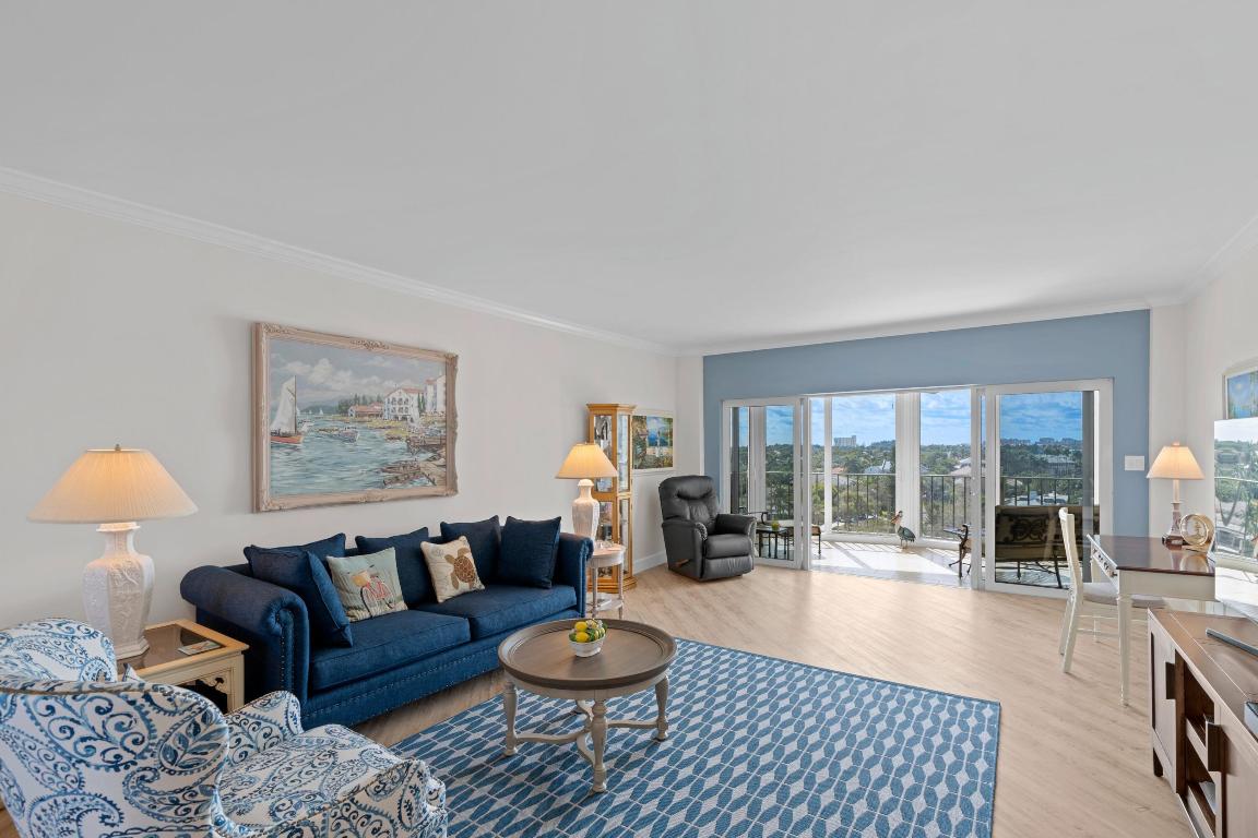 400 Seasage Drive 703