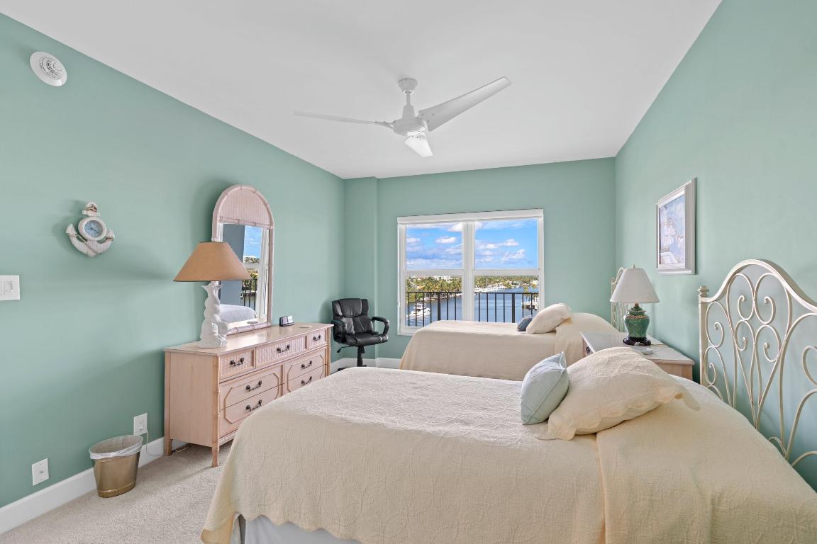 400 Seasage Drive 703