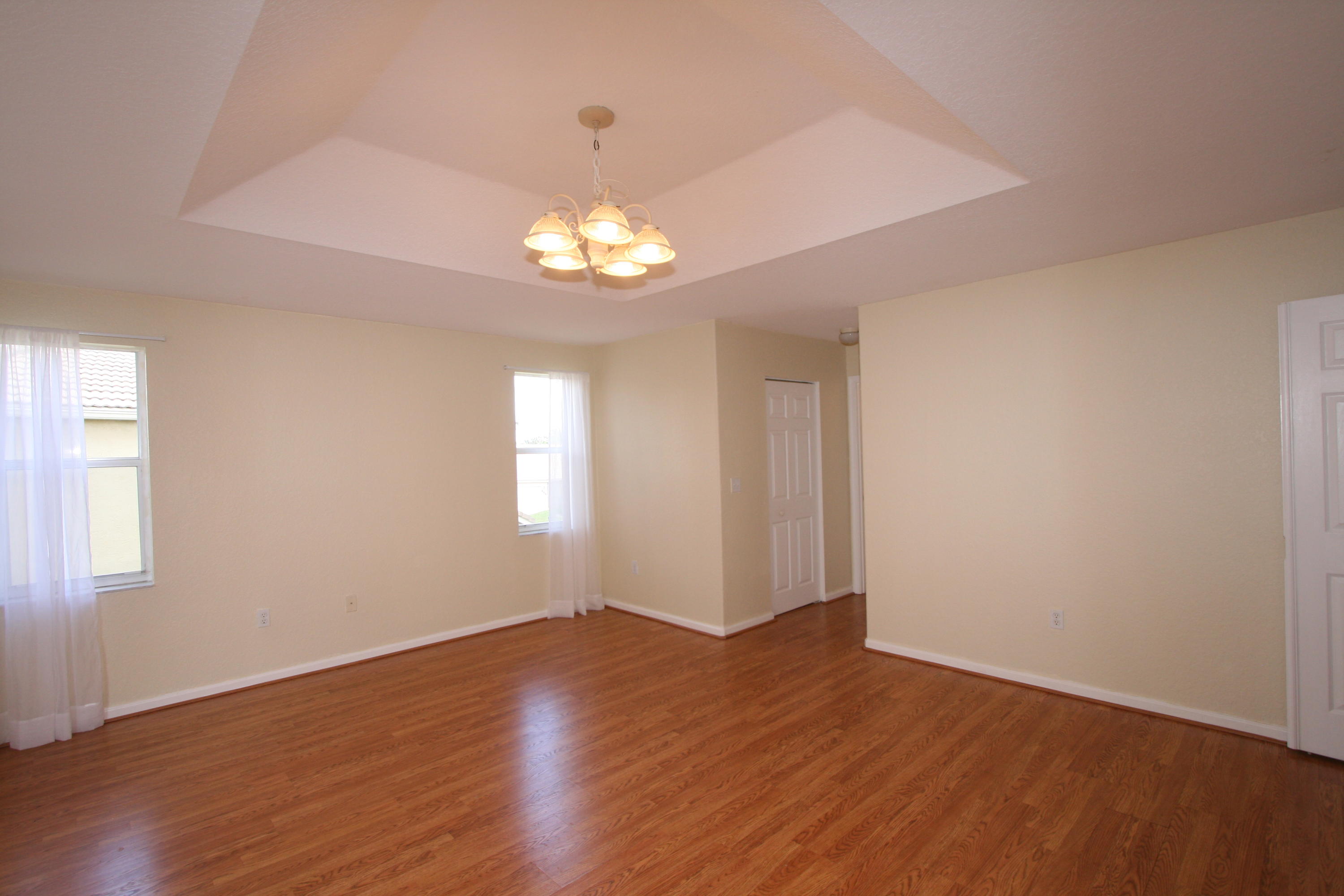 255 Saratoga Boulevard E