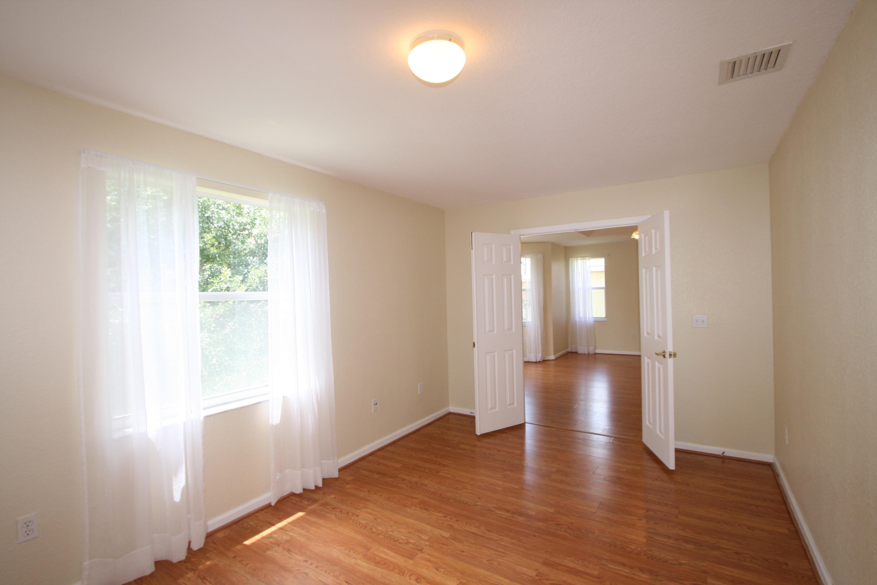 255 Saratoga Boulevard E