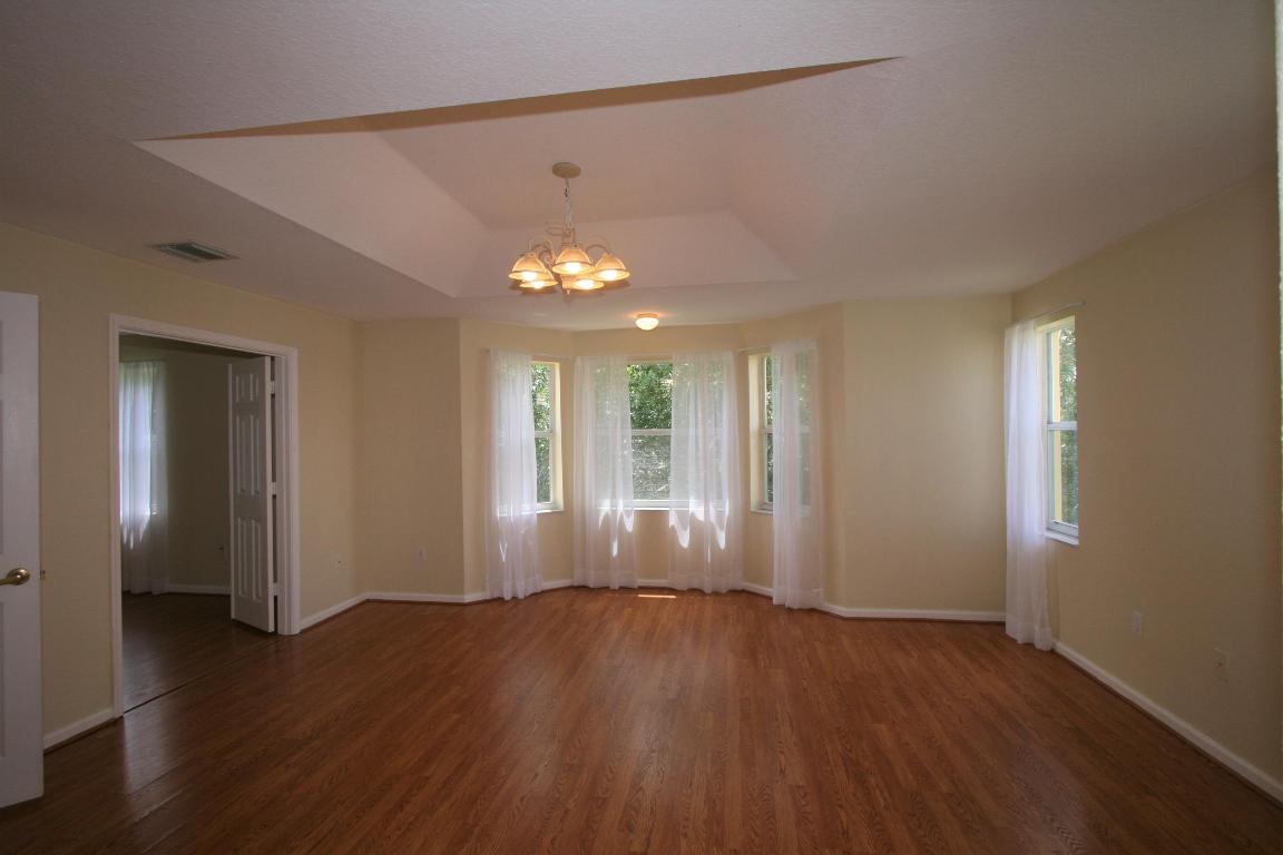 255 Saratoga Boulevard E