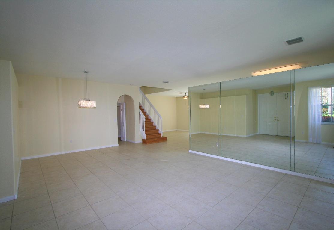 255 Saratoga Boulevard E