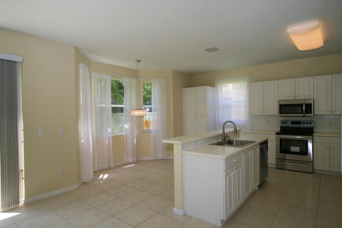 255 Saratoga Boulevard E