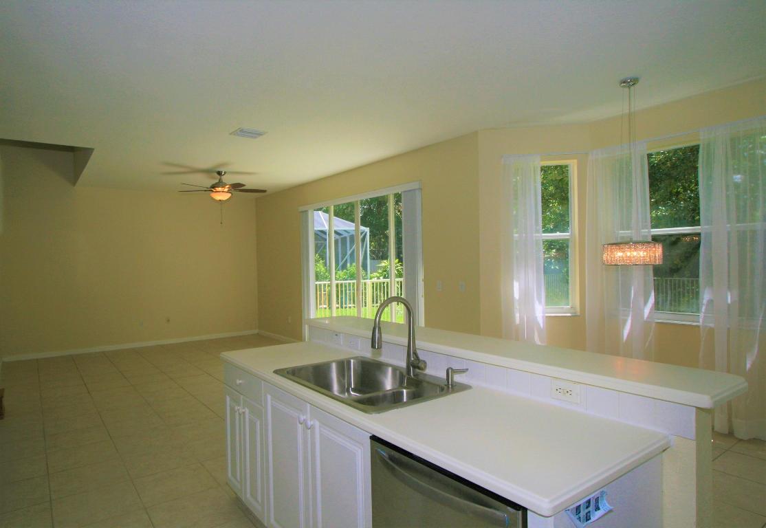 255 Saratoga Boulevard E