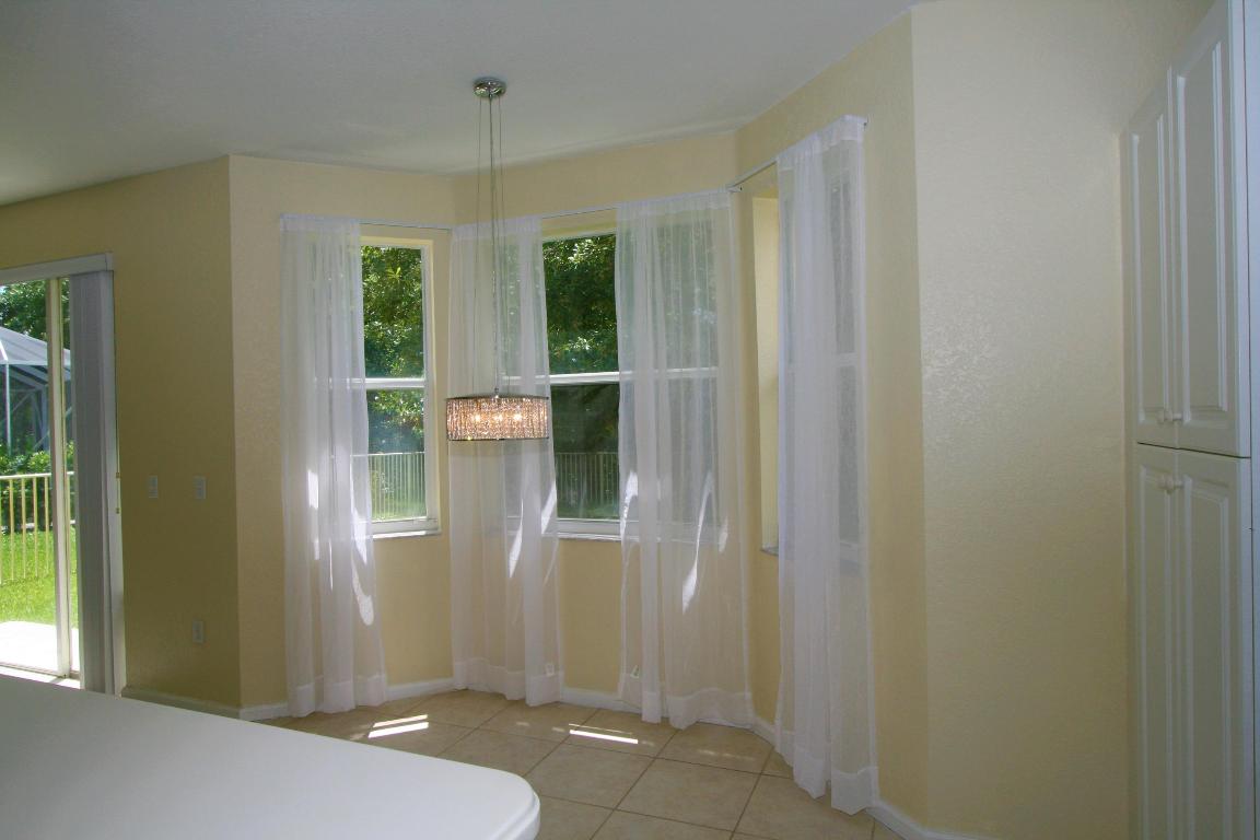 255 Saratoga Boulevard E