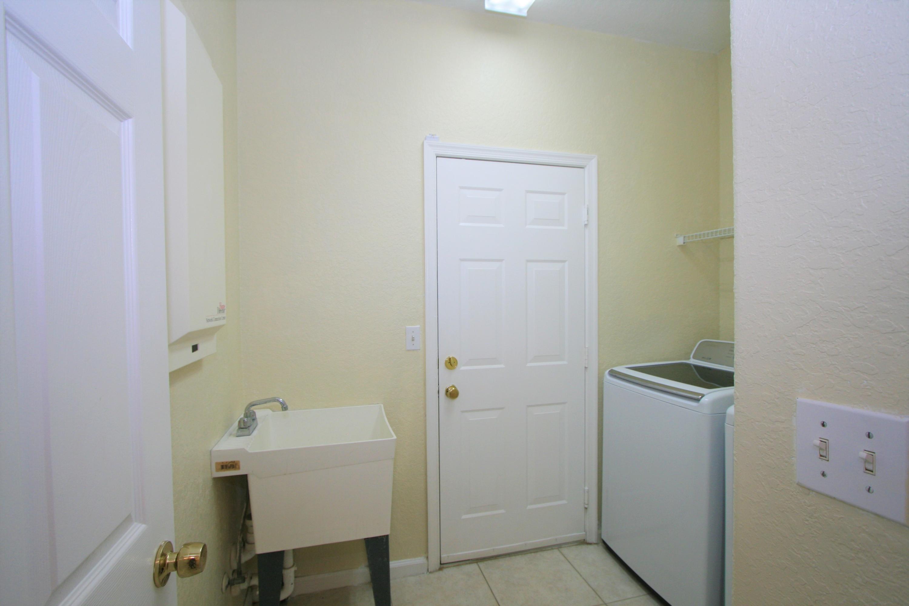 255 Saratoga Boulevard E