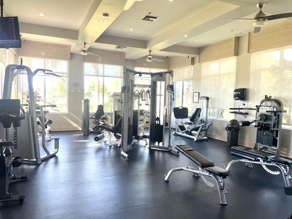 255 Saratoga Boulevard E