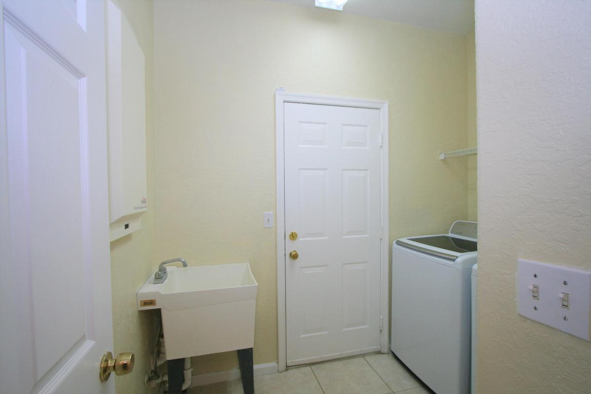 255 Saratoga Boulevard E