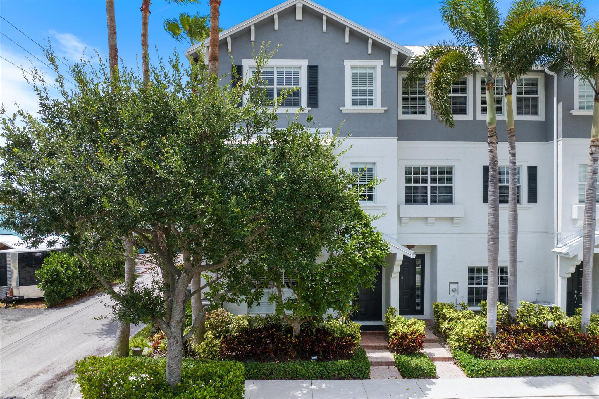 295 NE 5th Avenue 23