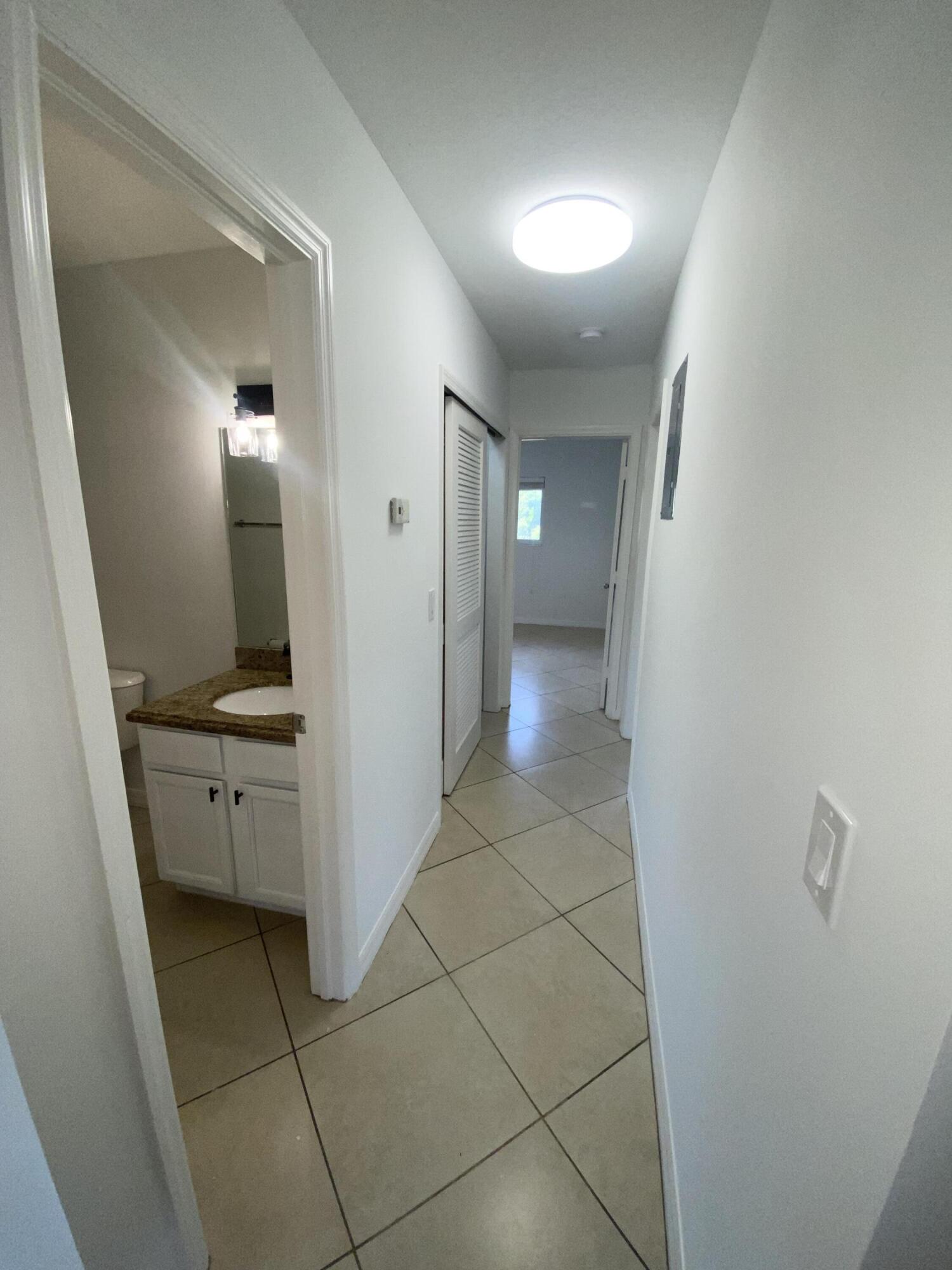 1014 NE 9th Avenue 9