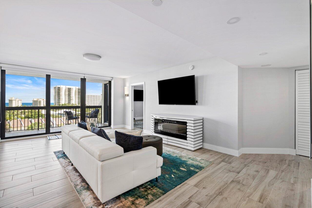2900 NE 14th St Causeway 807