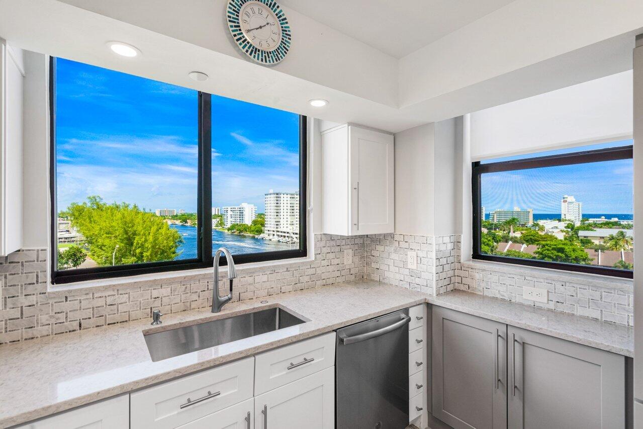 2900 NE 14th St Causeway 807