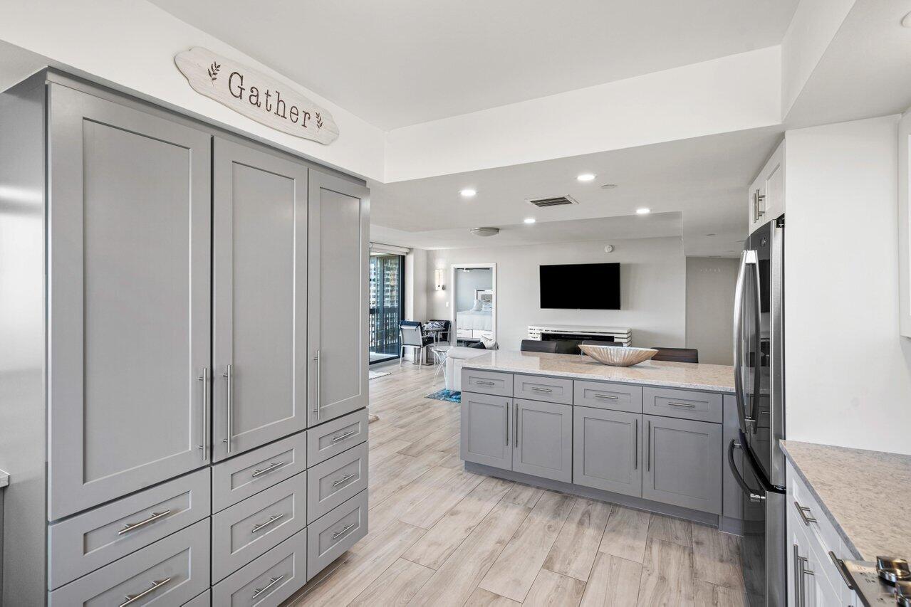 2900 NE 14th St Causeway 807