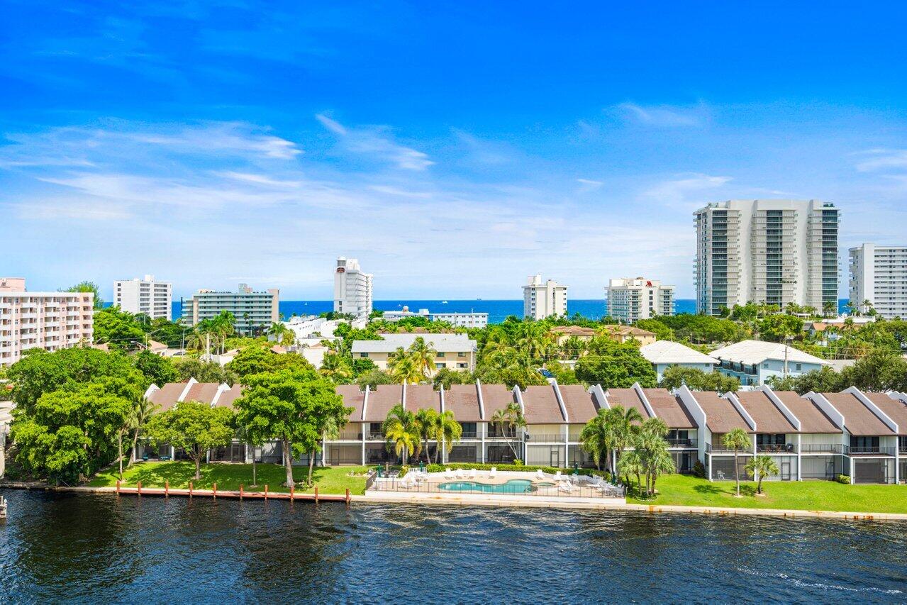 2900 NE 14th St Causeway 807