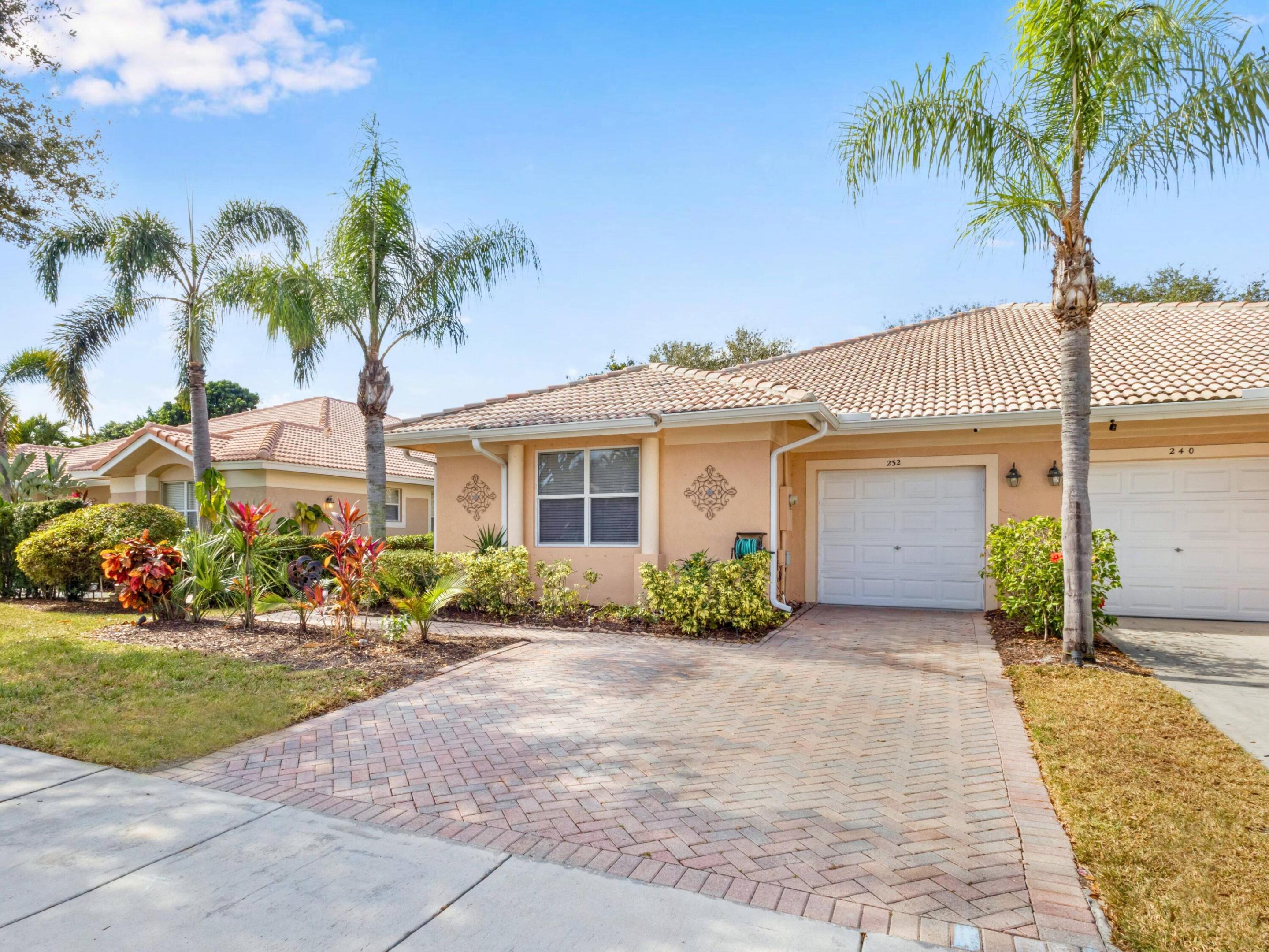 232 W Coral Trace Circle N